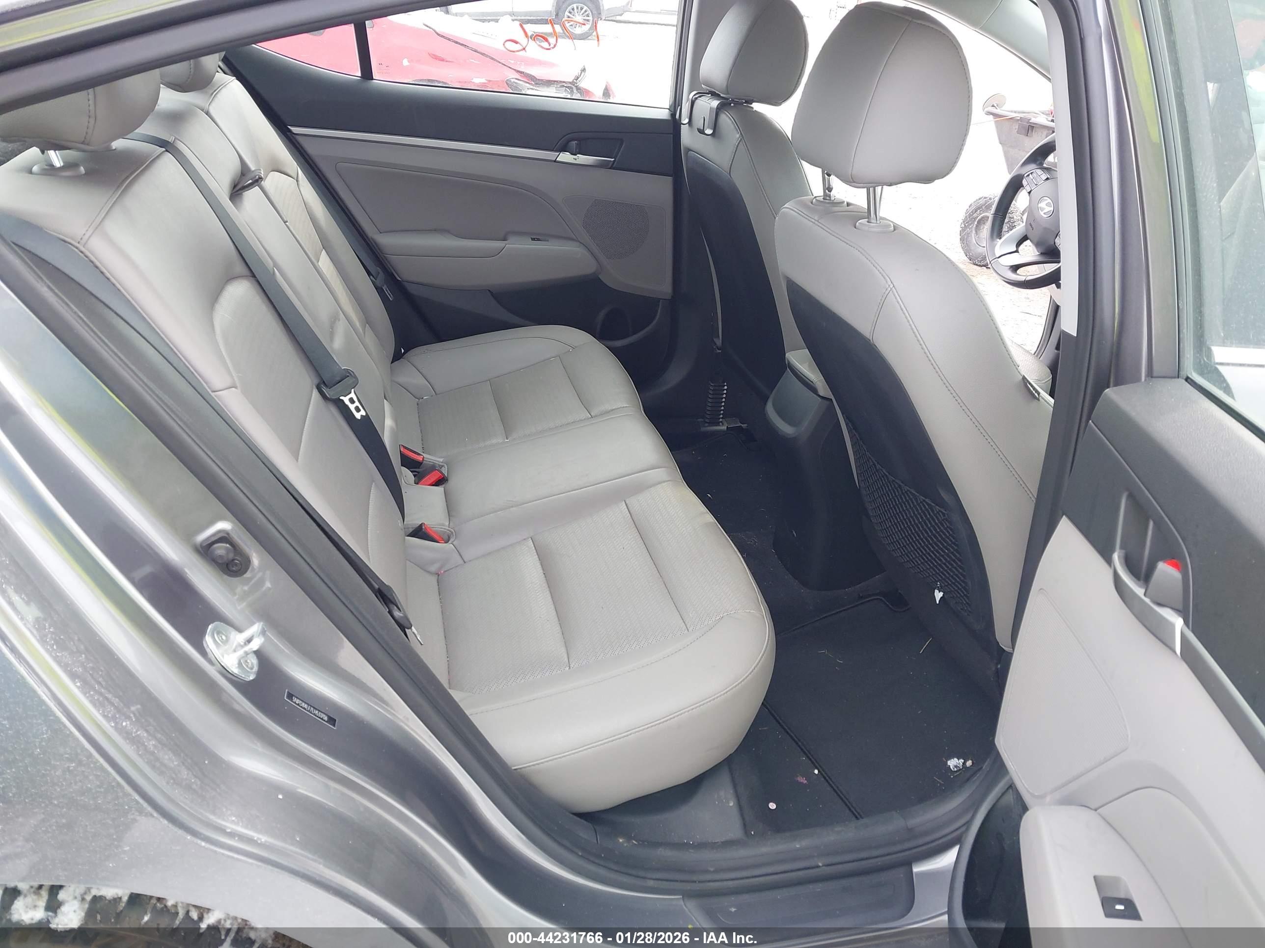 HYUNDAI ELANTRA image 8