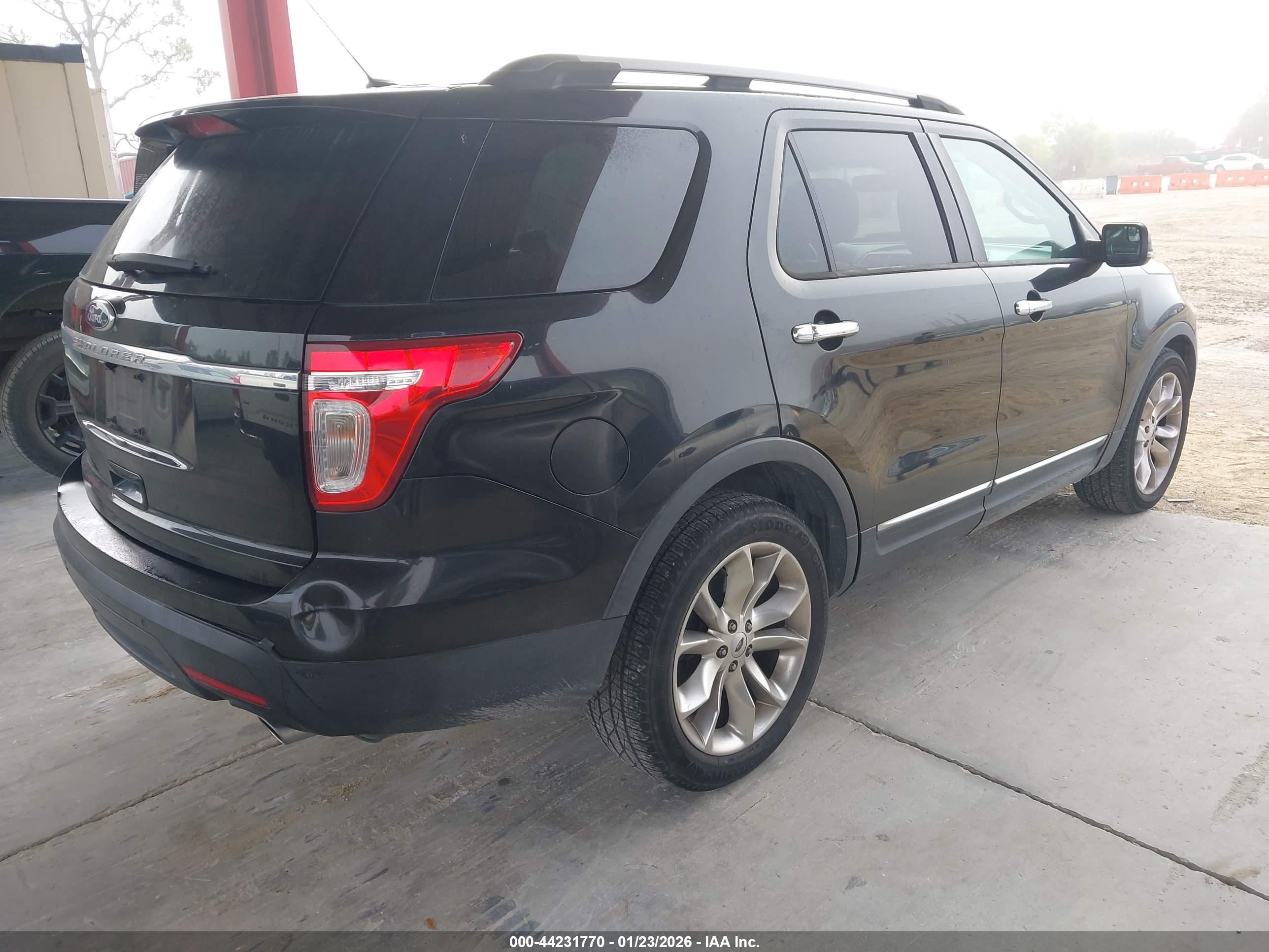 FORD EXPLORER image 4