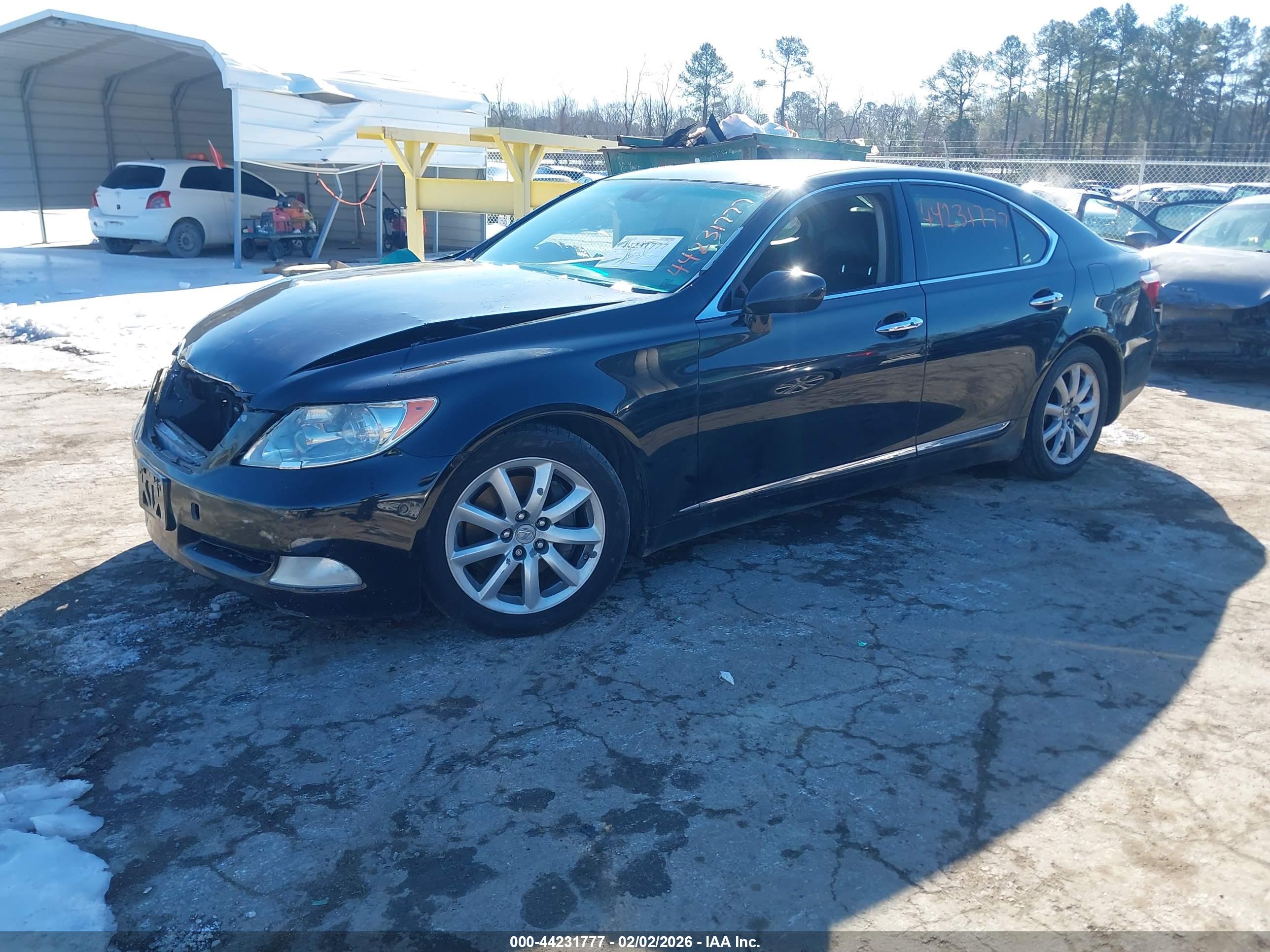 LEXUS LS image 2