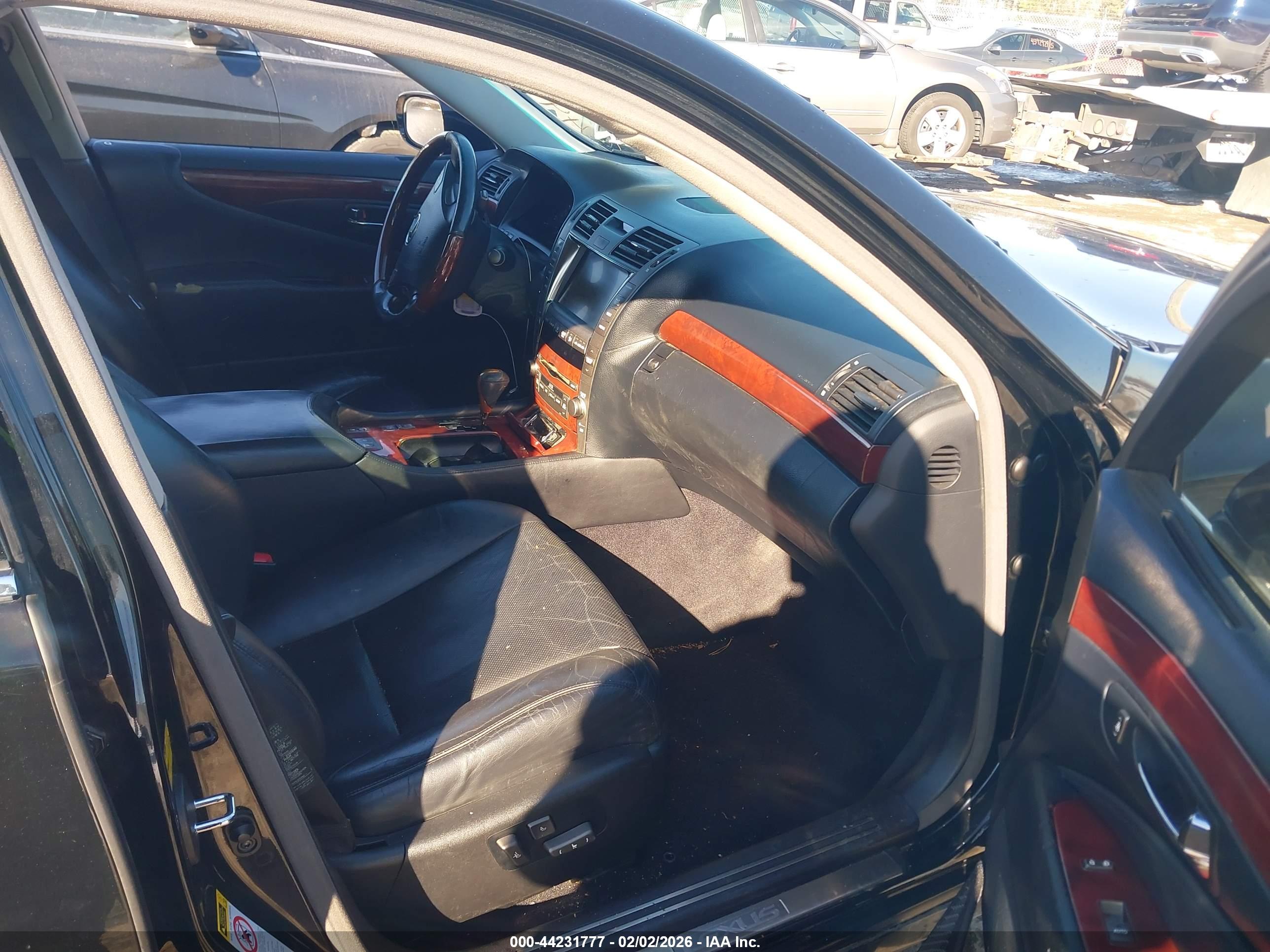 LEXUS LS image 5