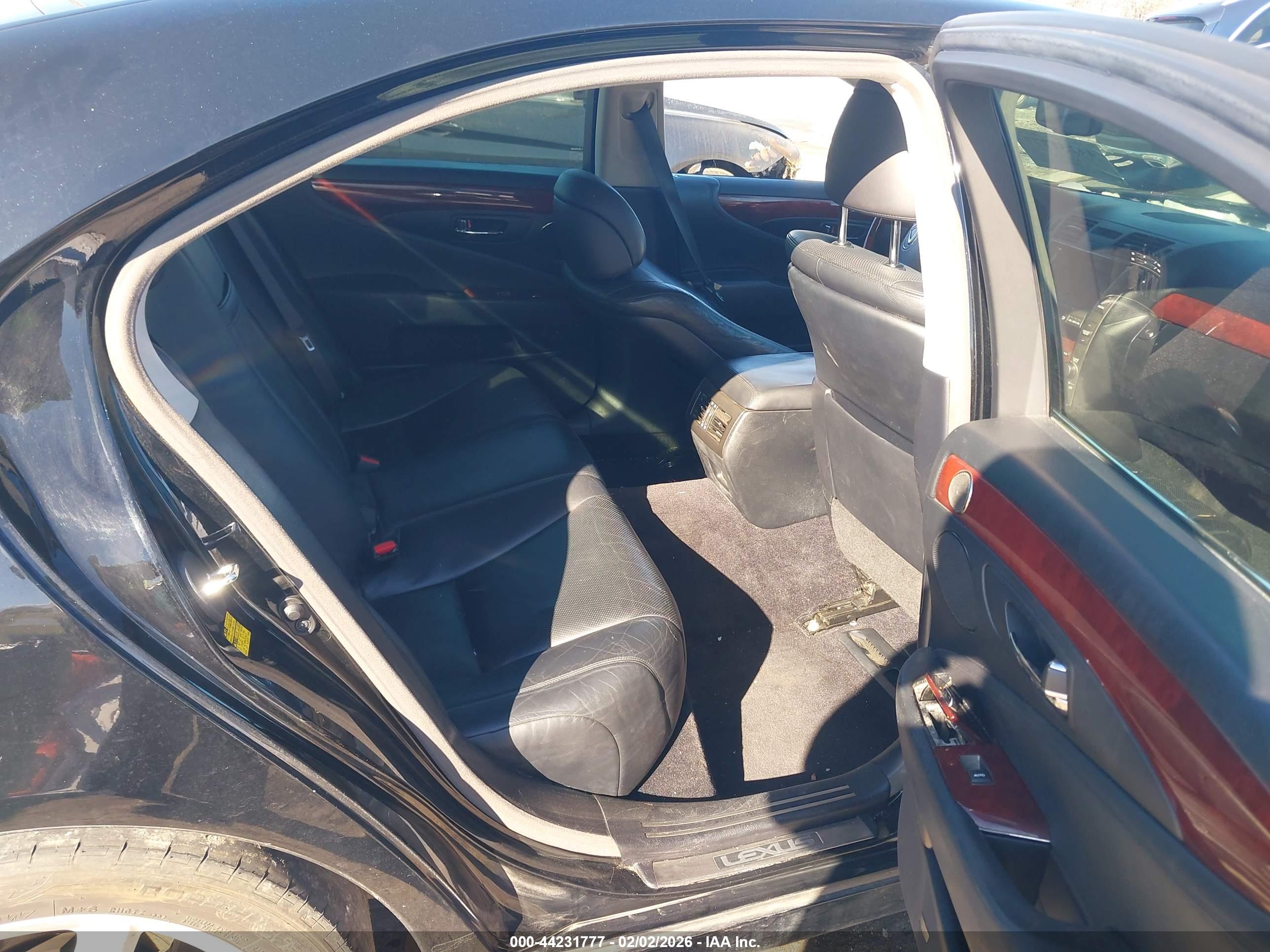 LEXUS LS image 8