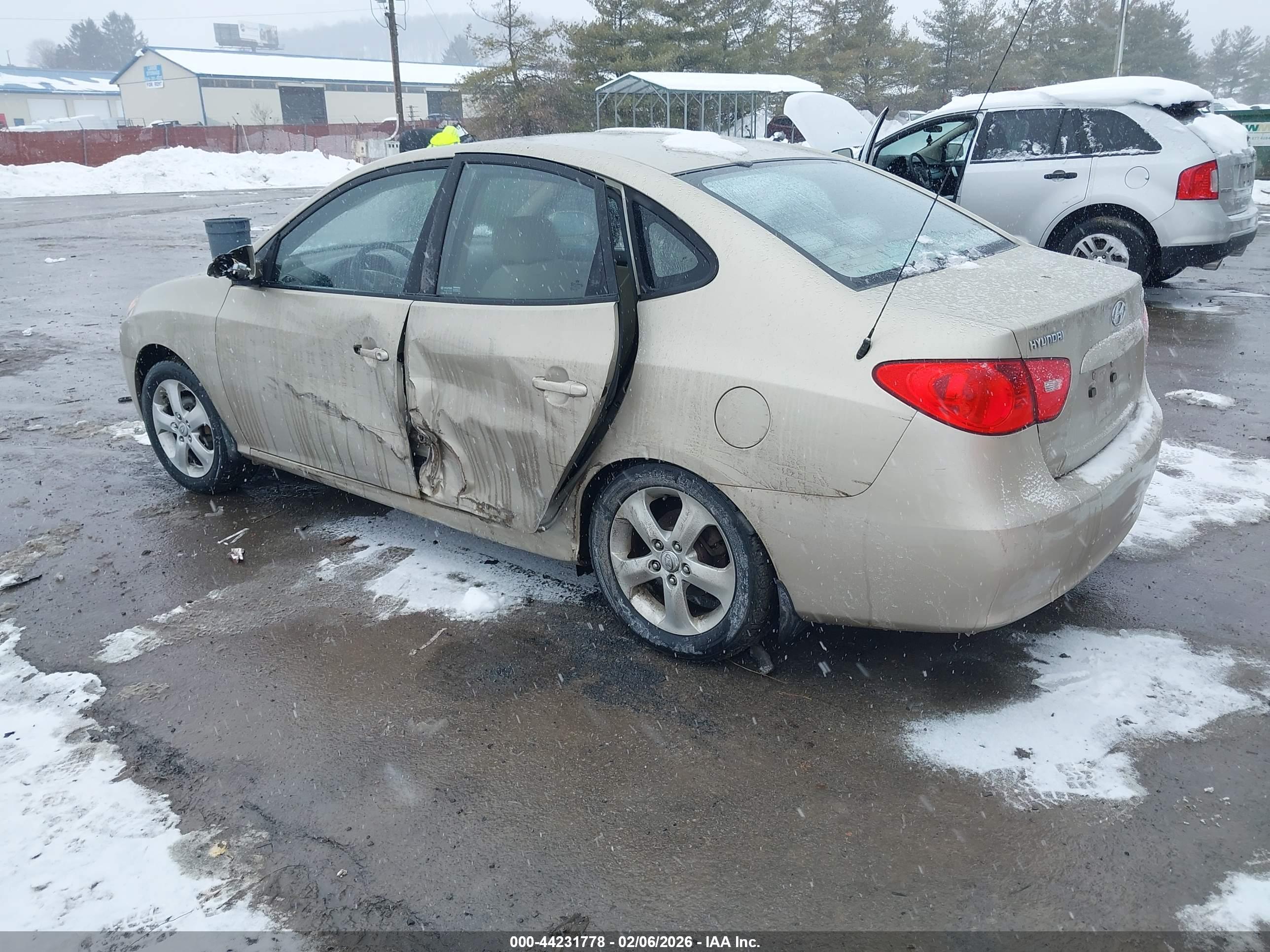 HYUNDAI ELANTRA image 3