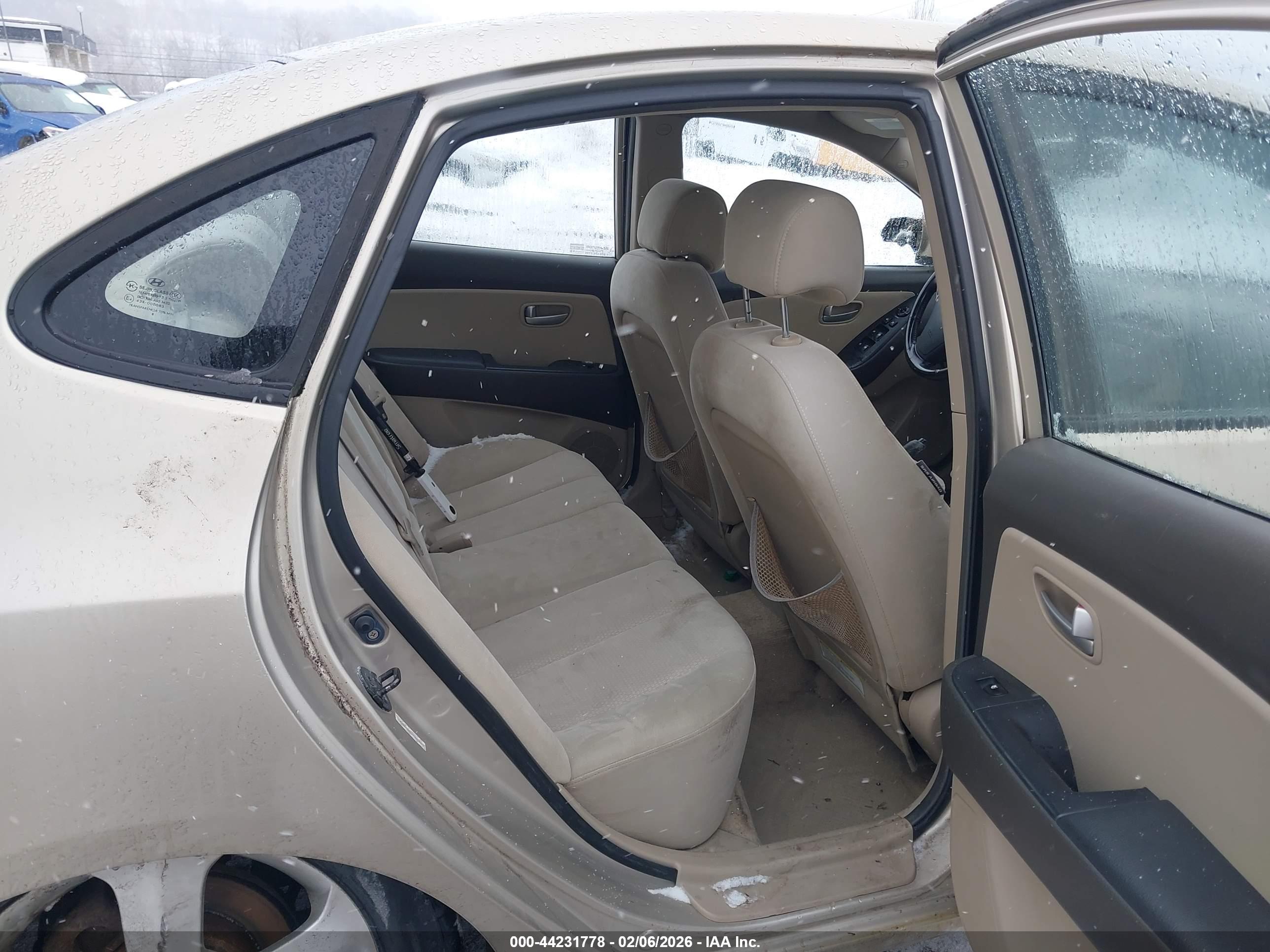 HYUNDAI ELANTRA image 8