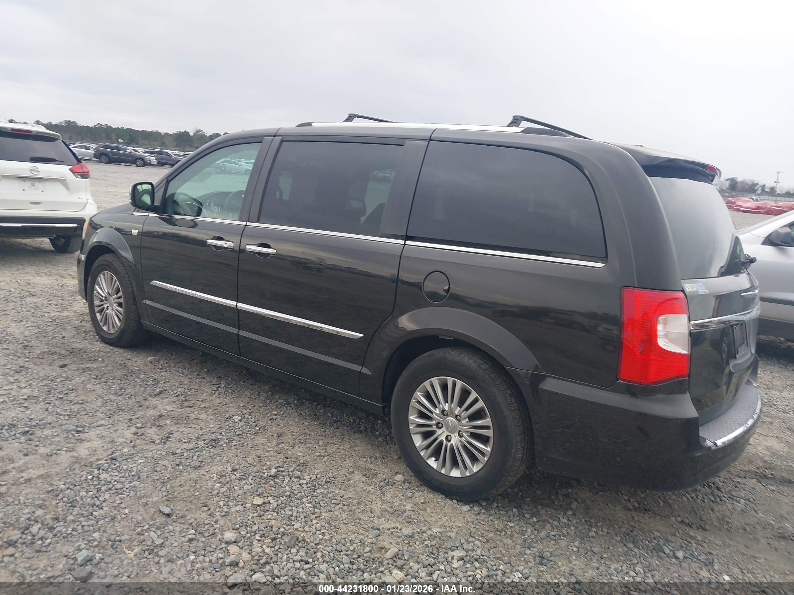CHRYSLER TOWN image 3