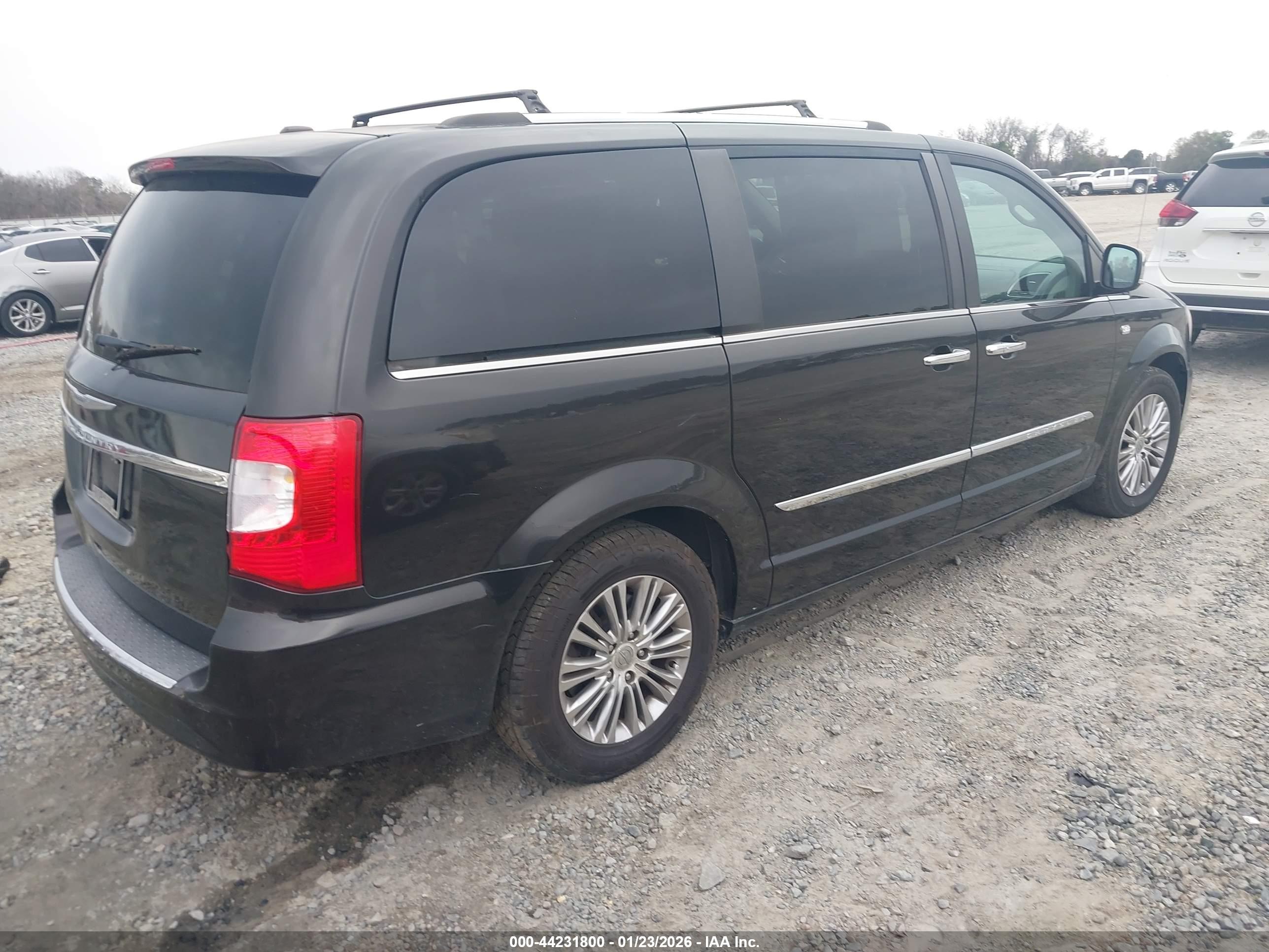 CHRYSLER TOWN image 4