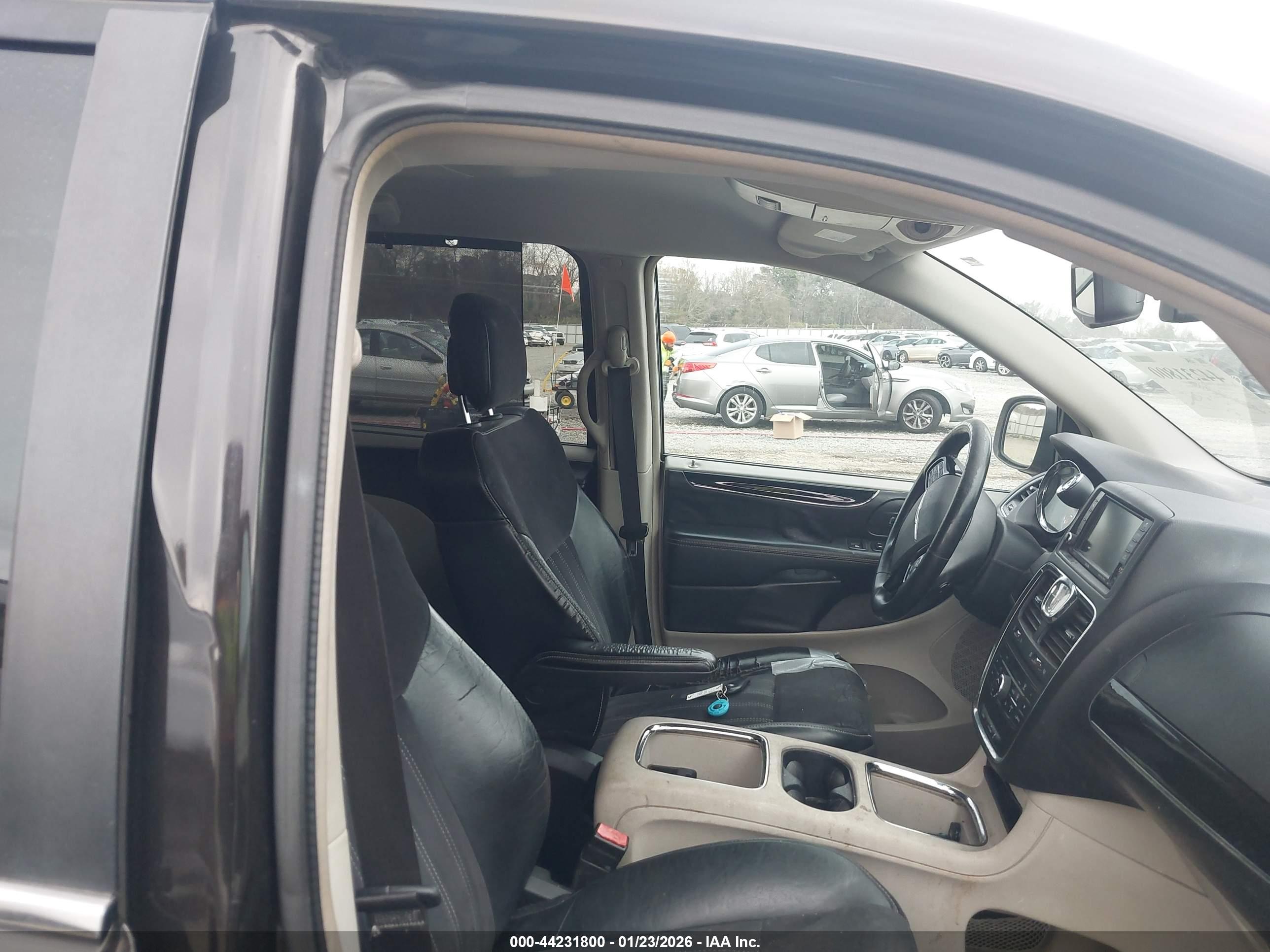 CHRYSLER TOWN image 5