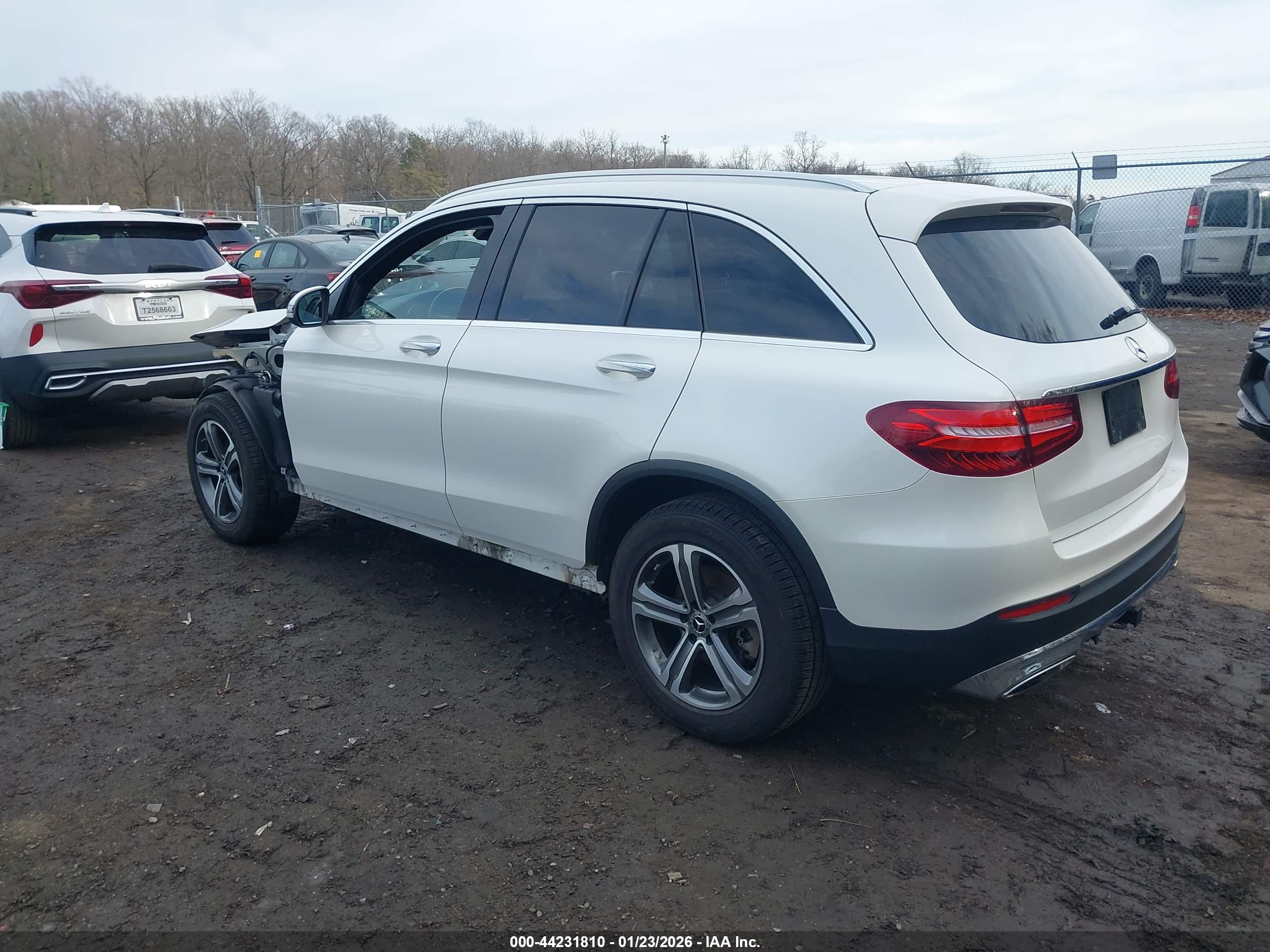 MERCEDES-BENZ GLC image 3