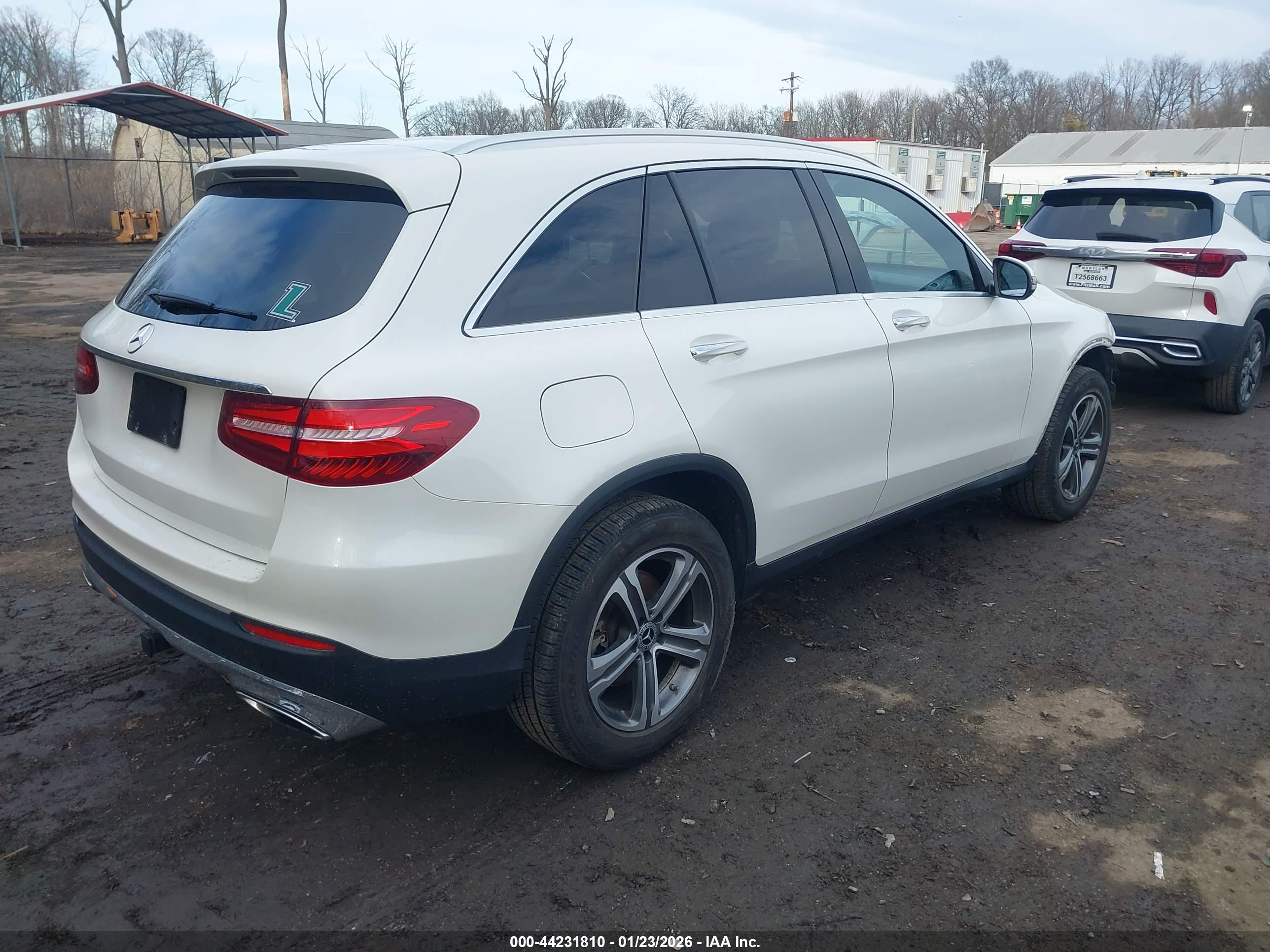 MERCEDES-BENZ GLC image 4