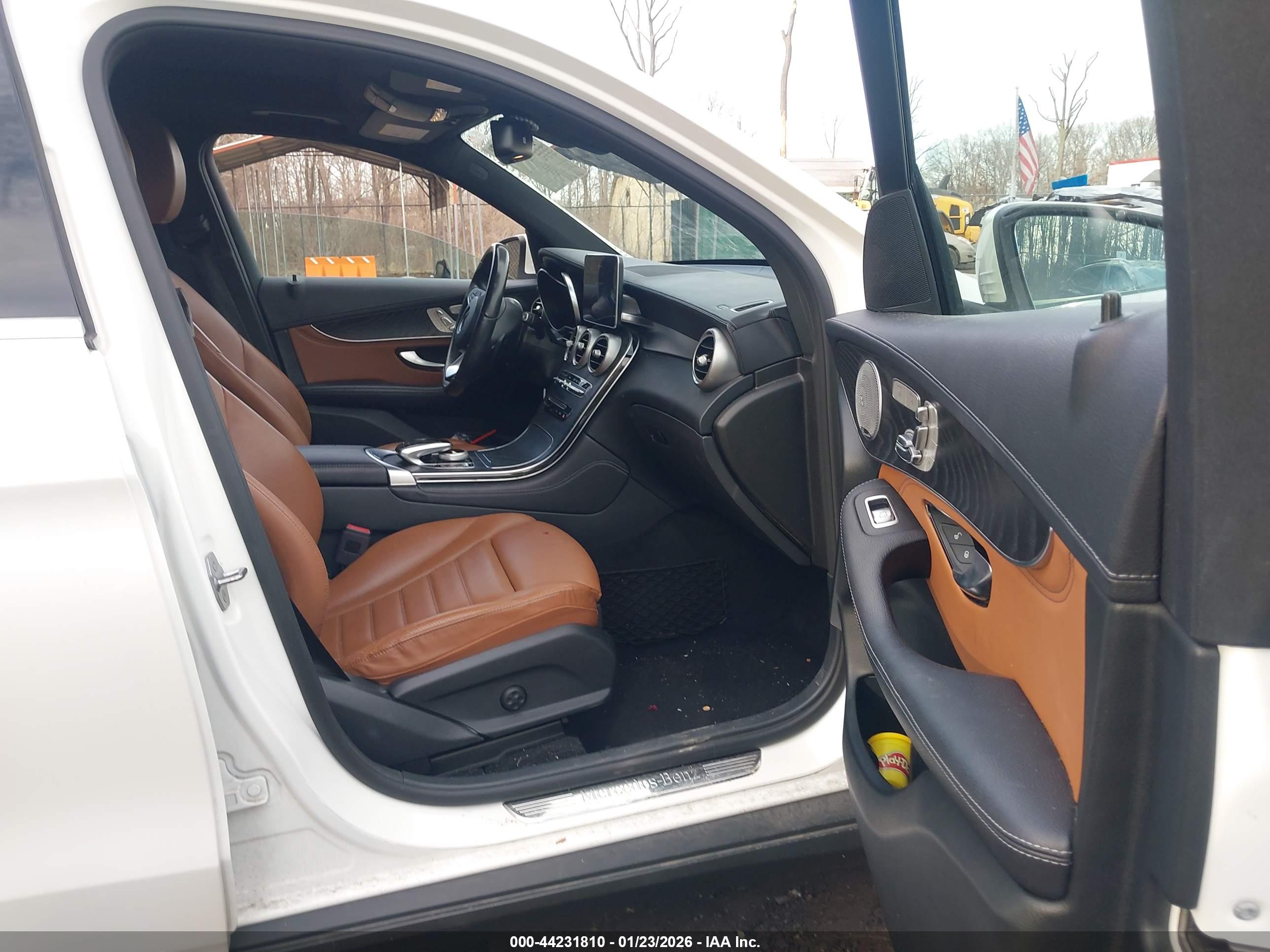 MERCEDES-BENZ GLC image 5