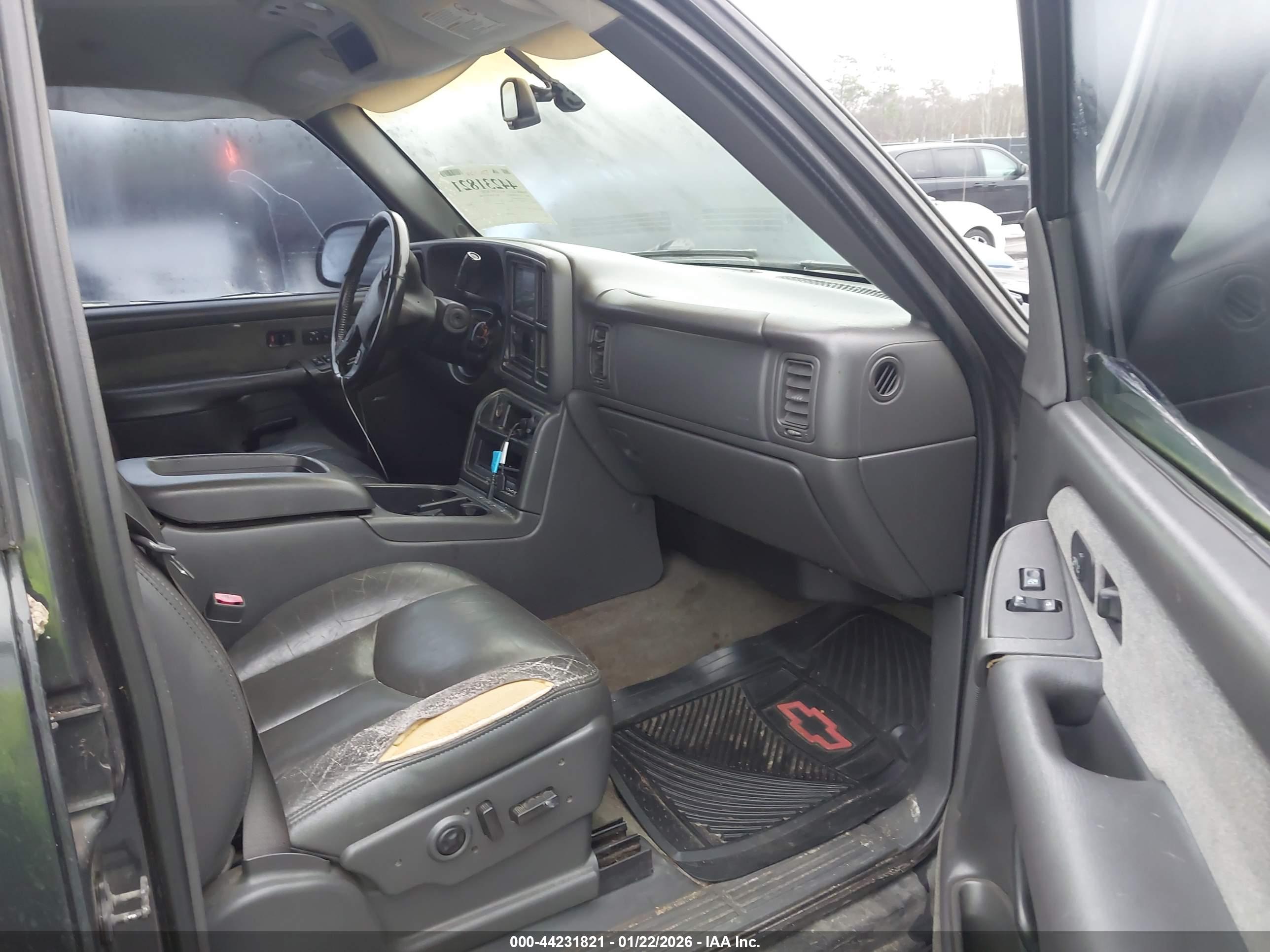 CHEVROLET SILVERADO image 5