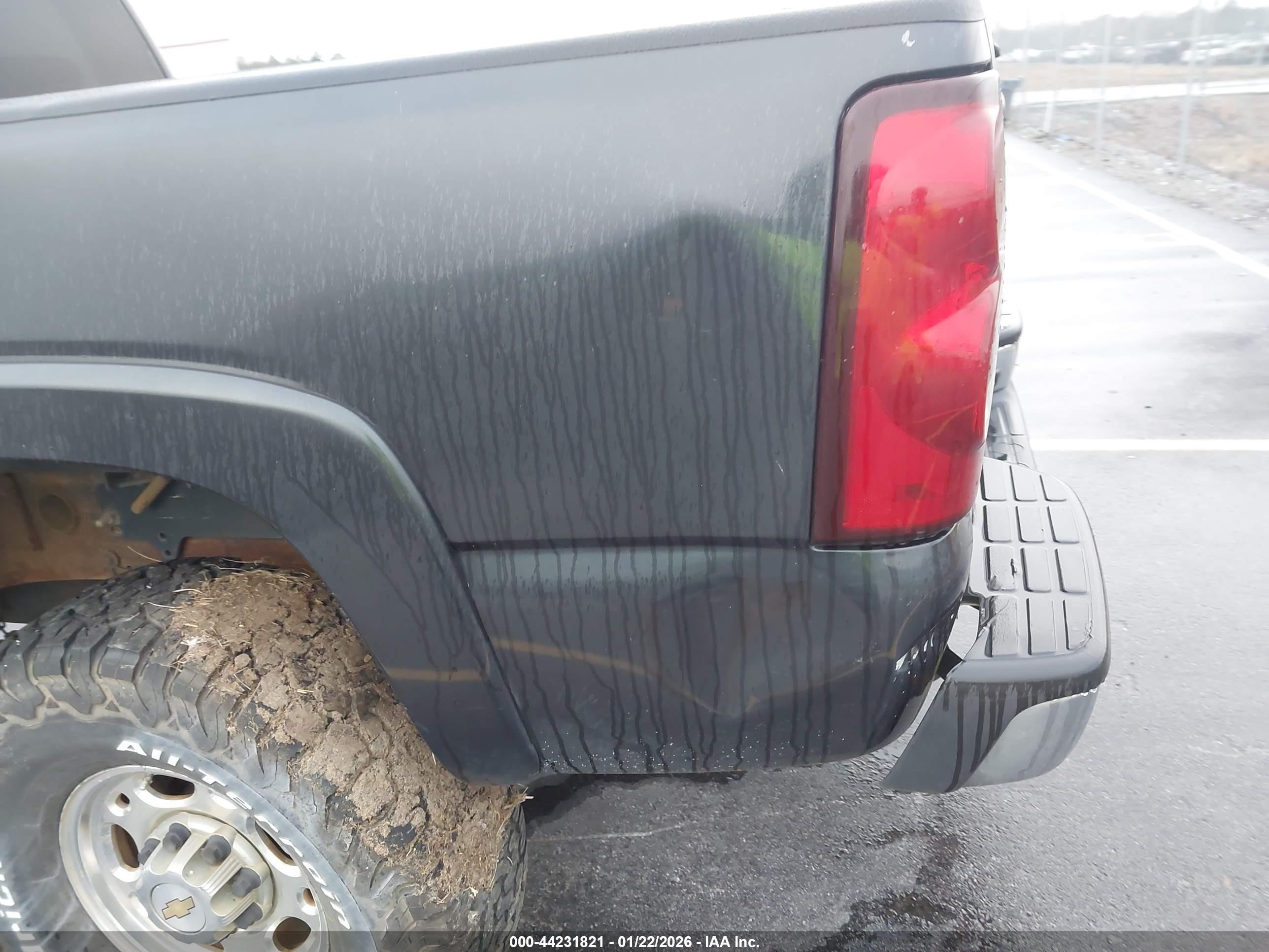 CHEVROLET SILVERADO image 6