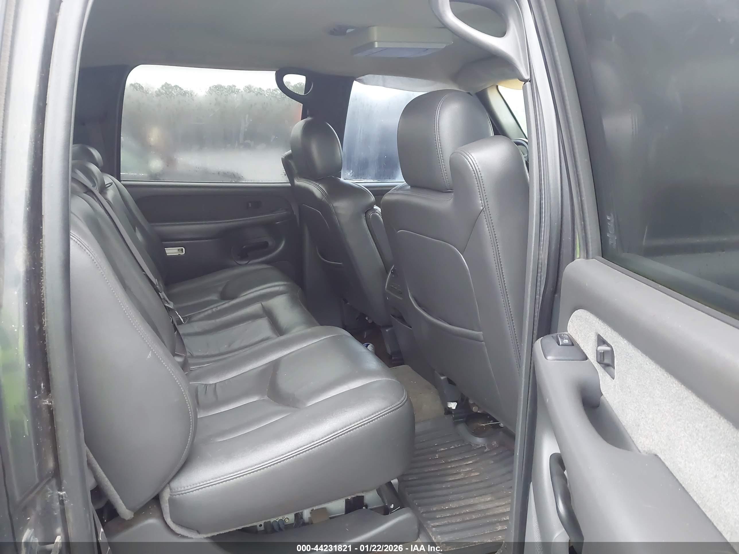 CHEVROLET SILVERADO image 8