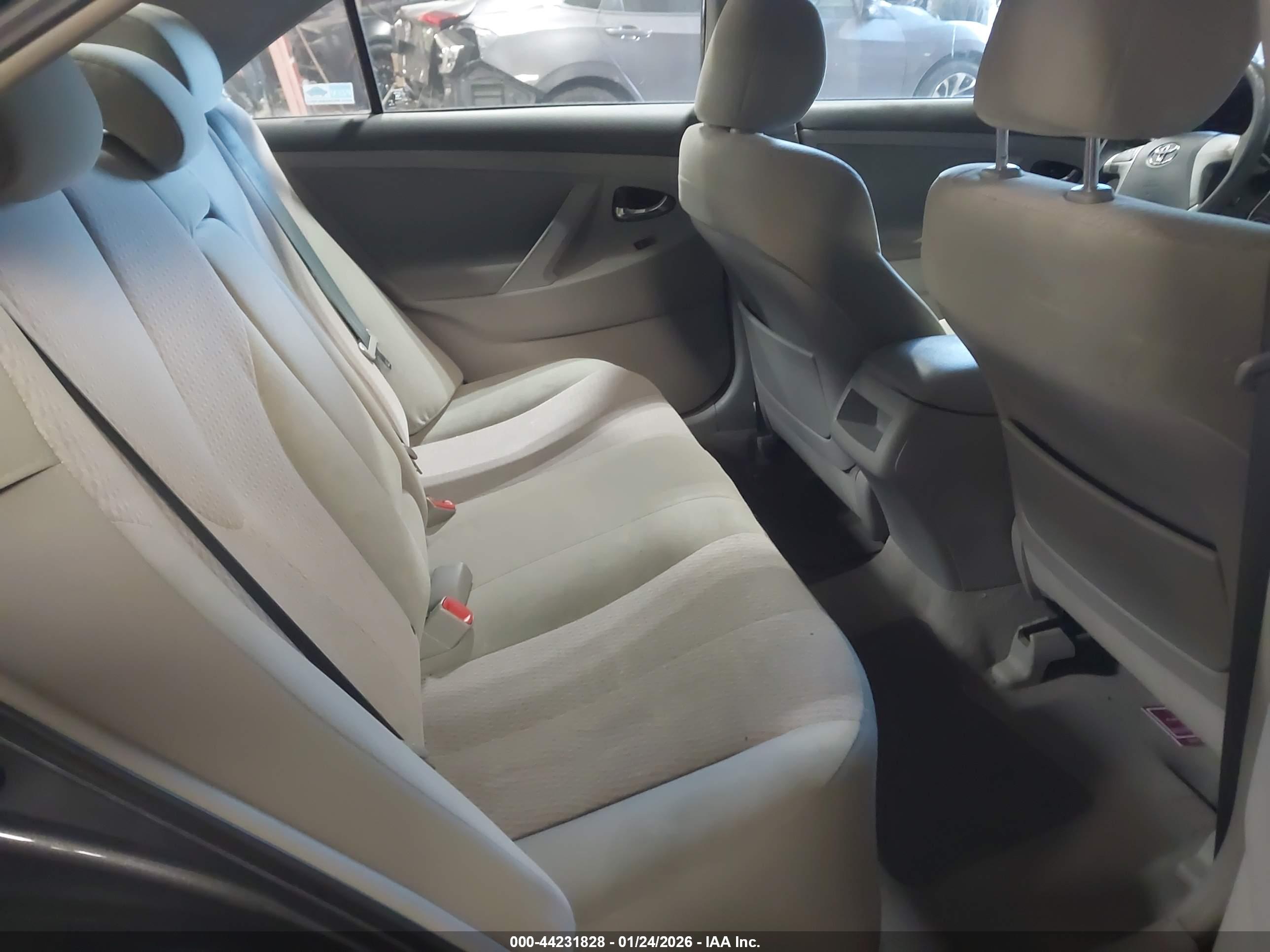 TOYOTA CAMRY image 8