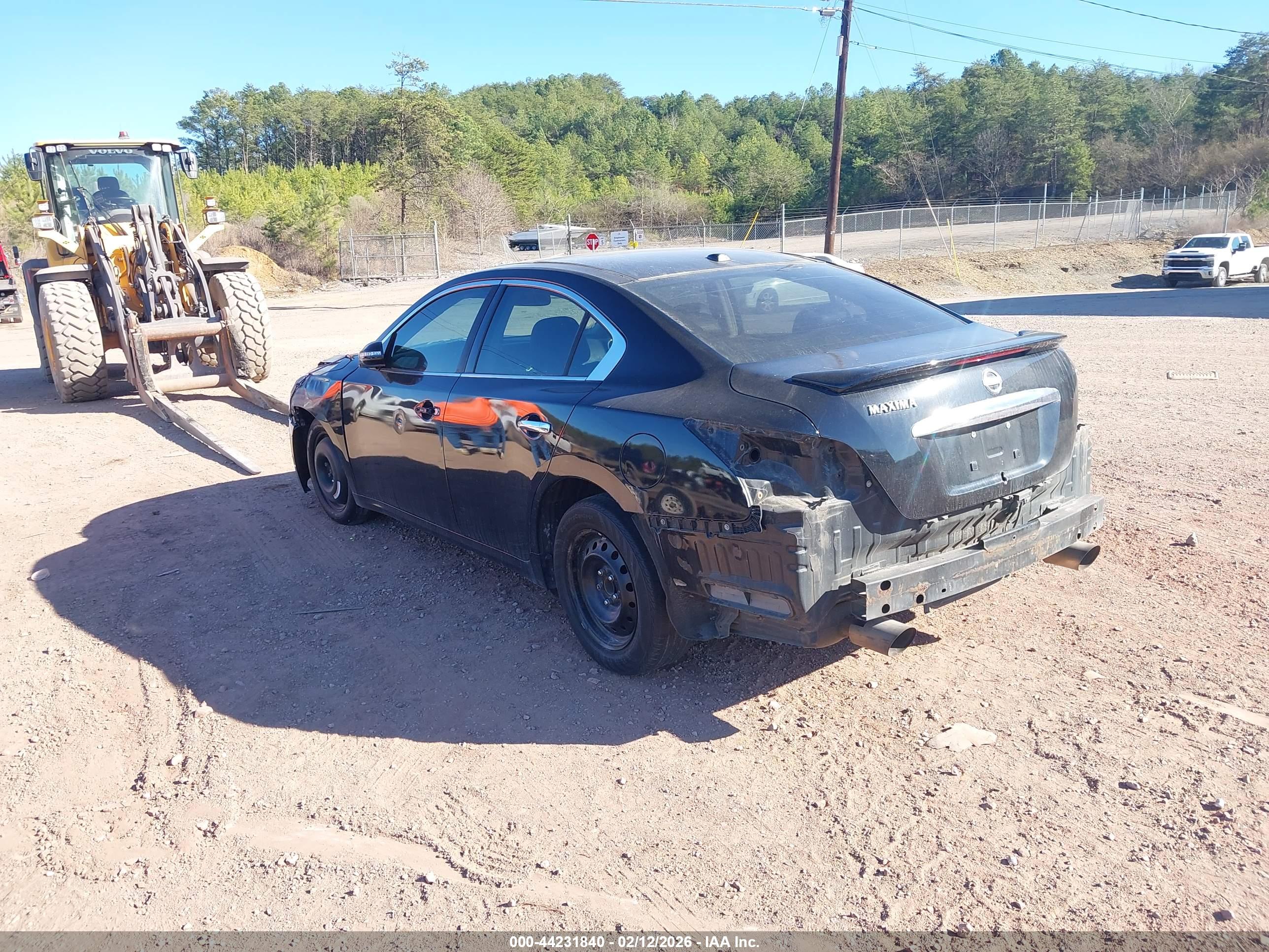NISSAN MAXIMA image 3