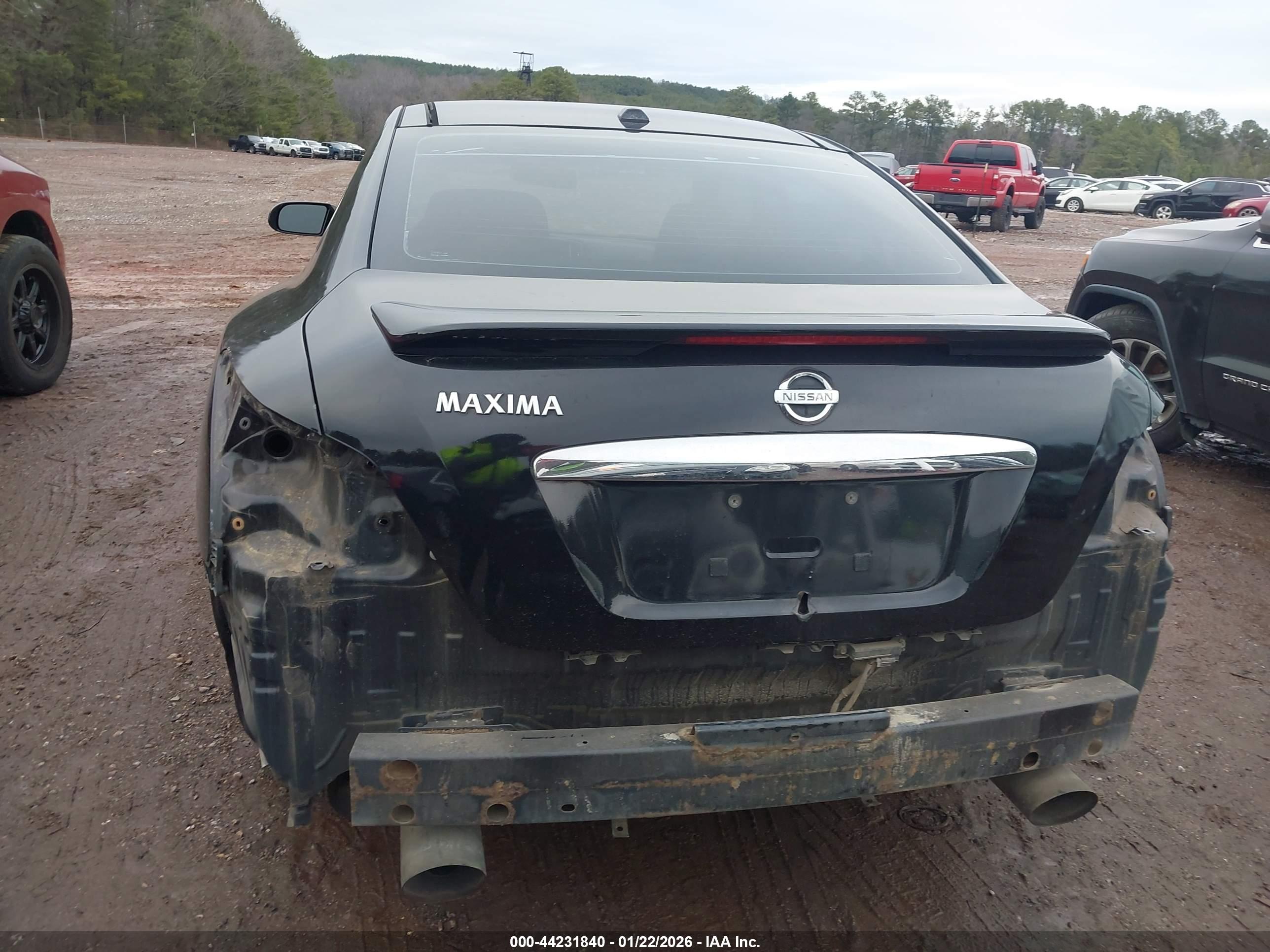 NISSAN MAXIMA image 6
