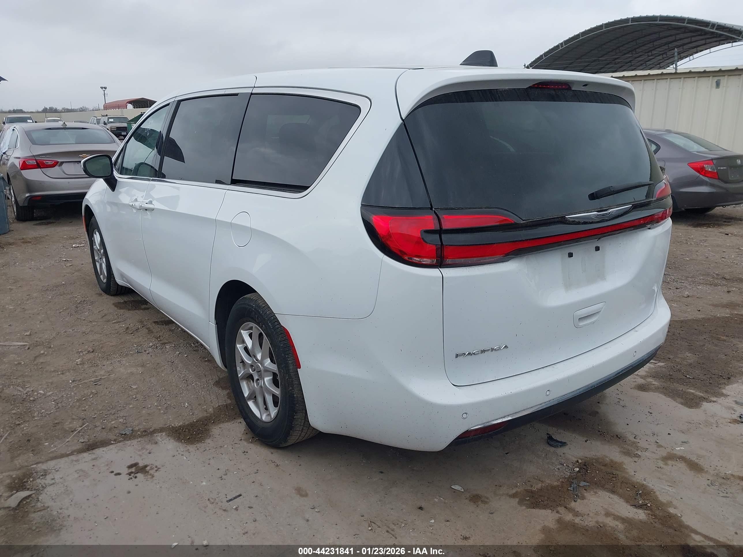 CHRYSLER PACIFICA image 3