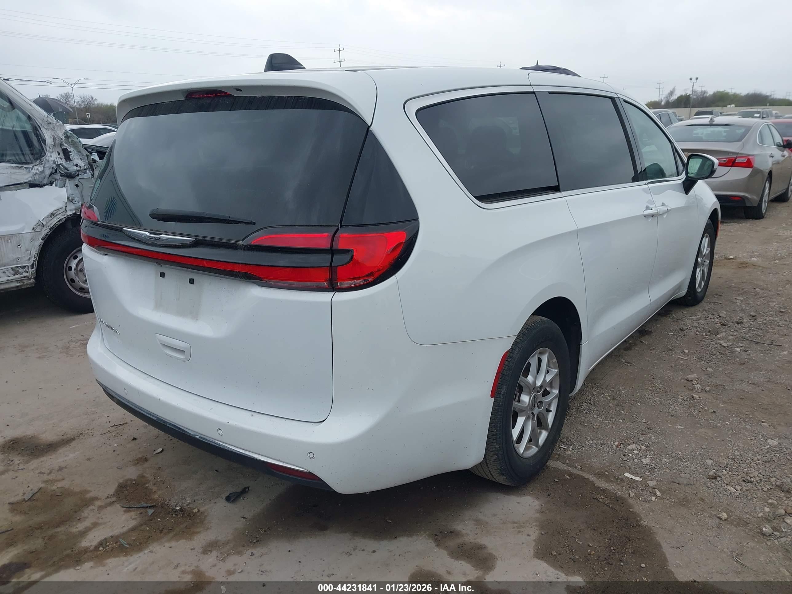 CHRYSLER PACIFICA image 4