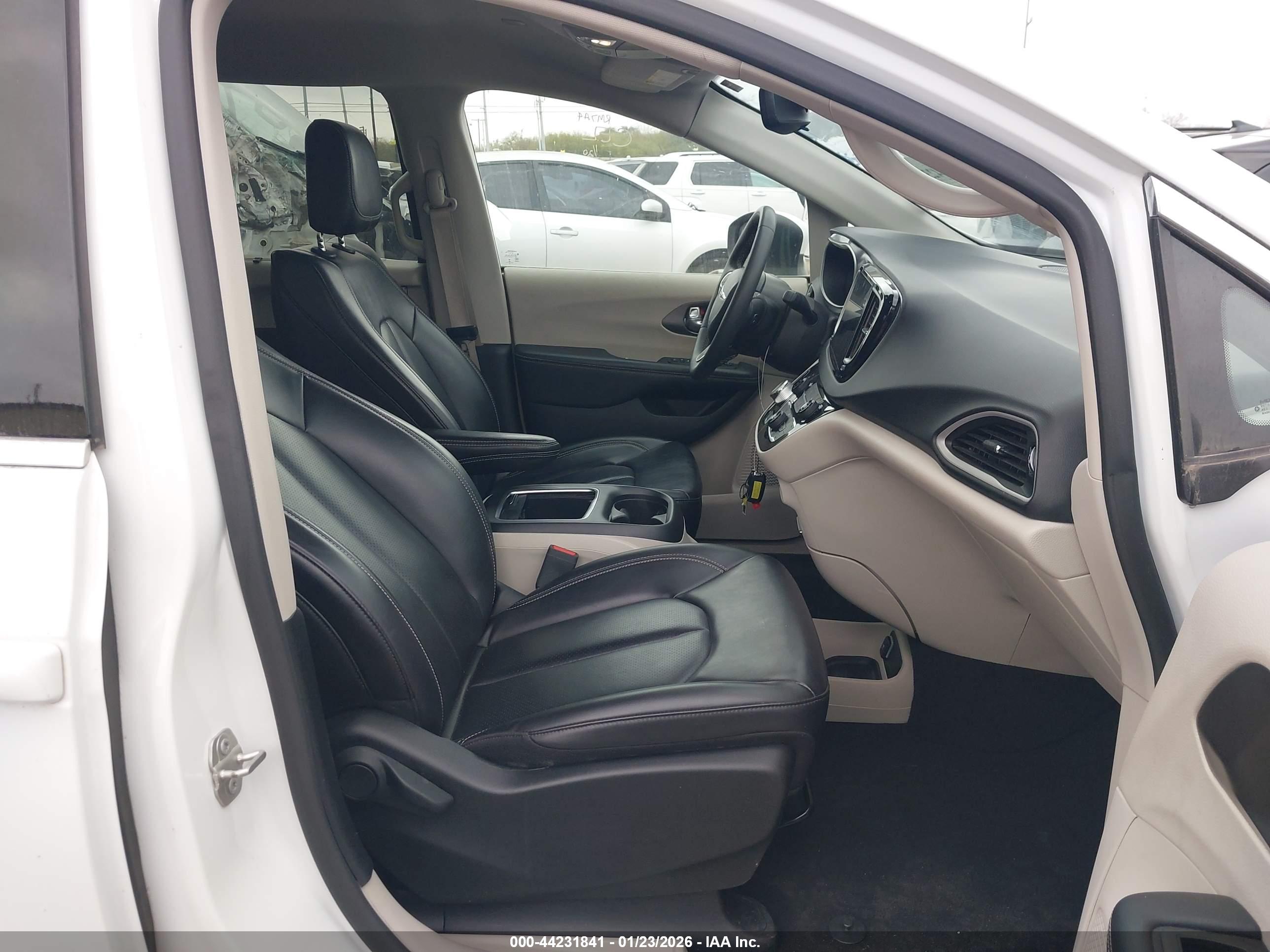 CHRYSLER PACIFICA image 5