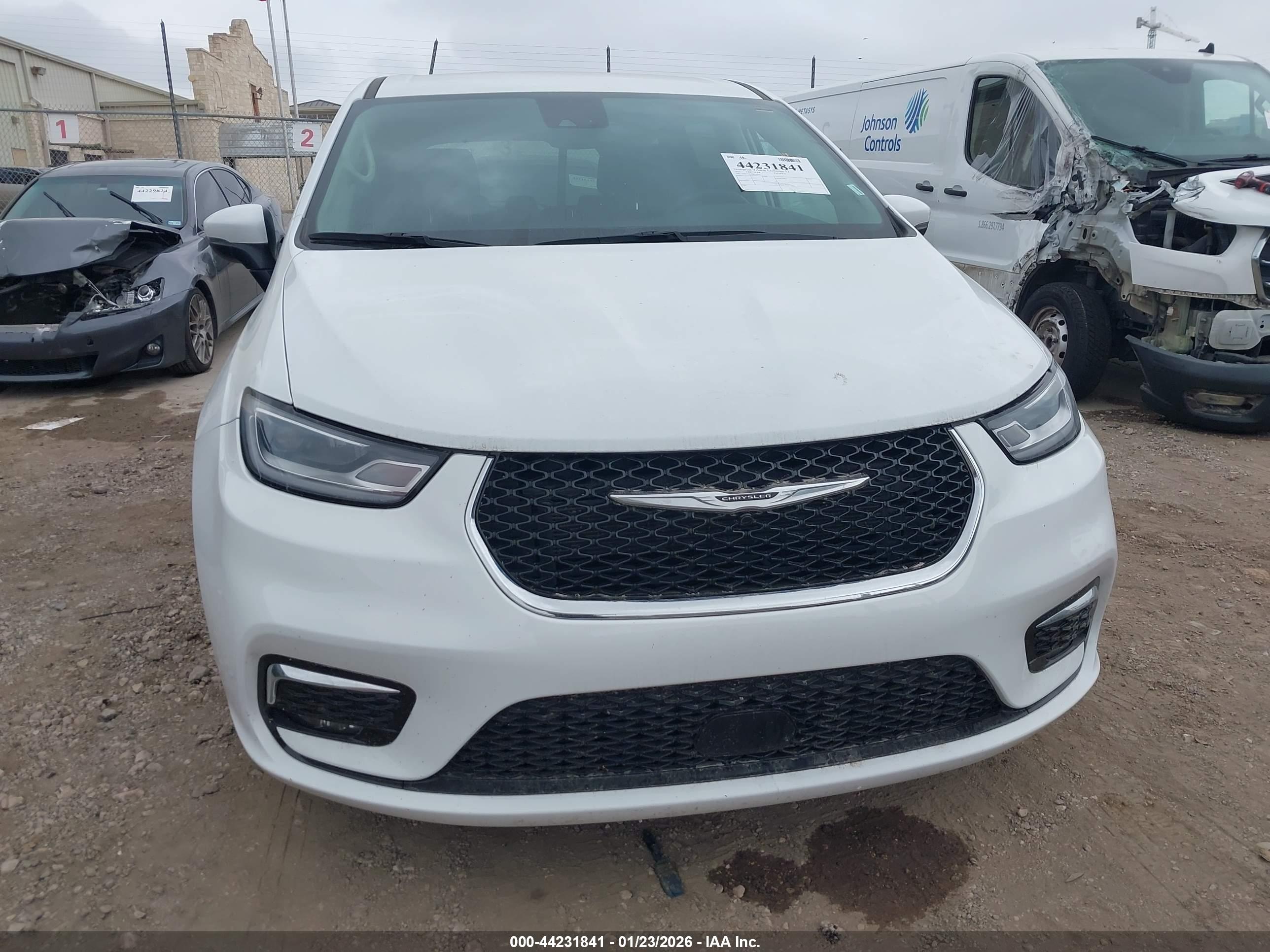 CHRYSLER PACIFICA image 6
