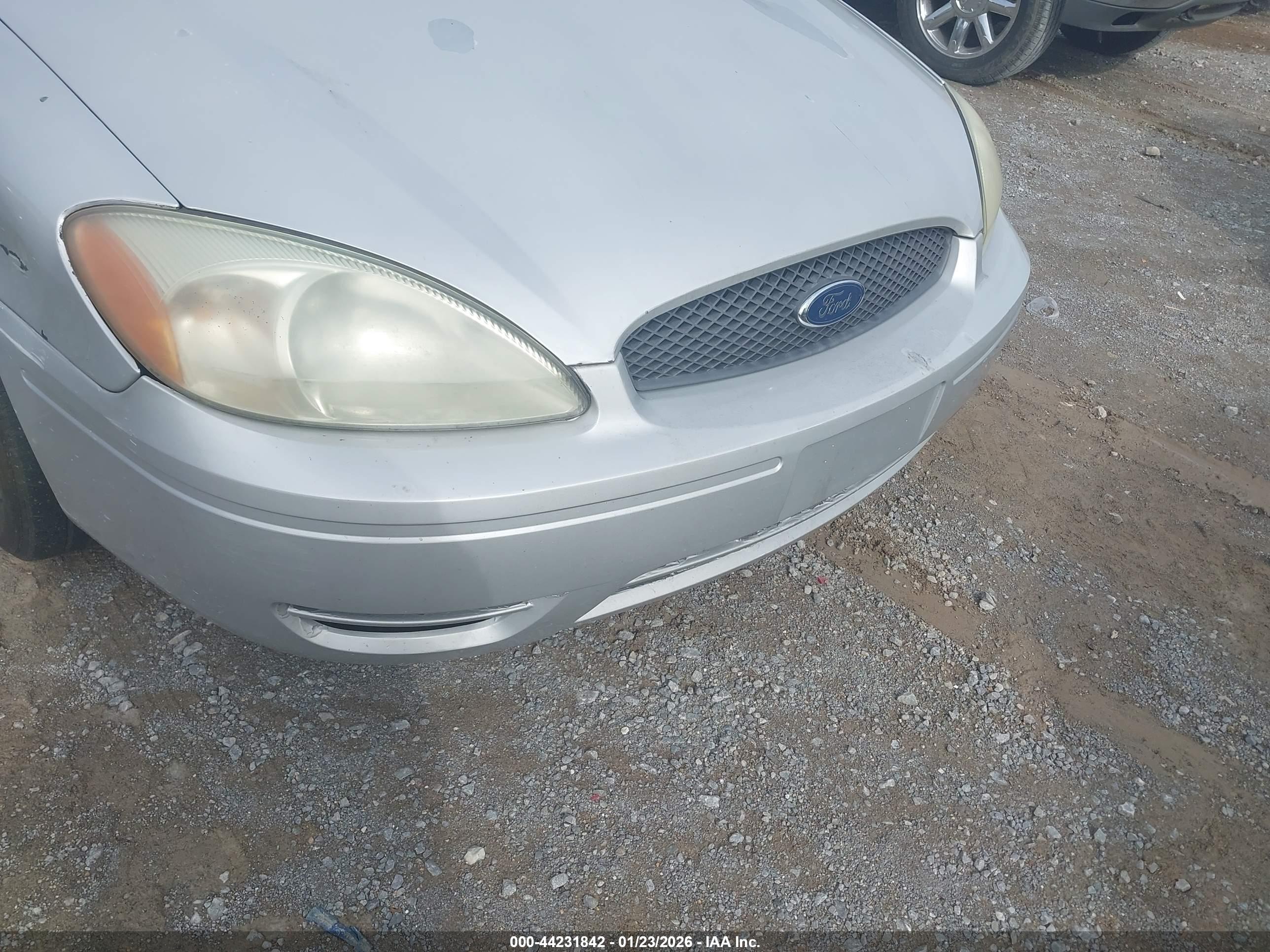 FORD TAURUS image 10
