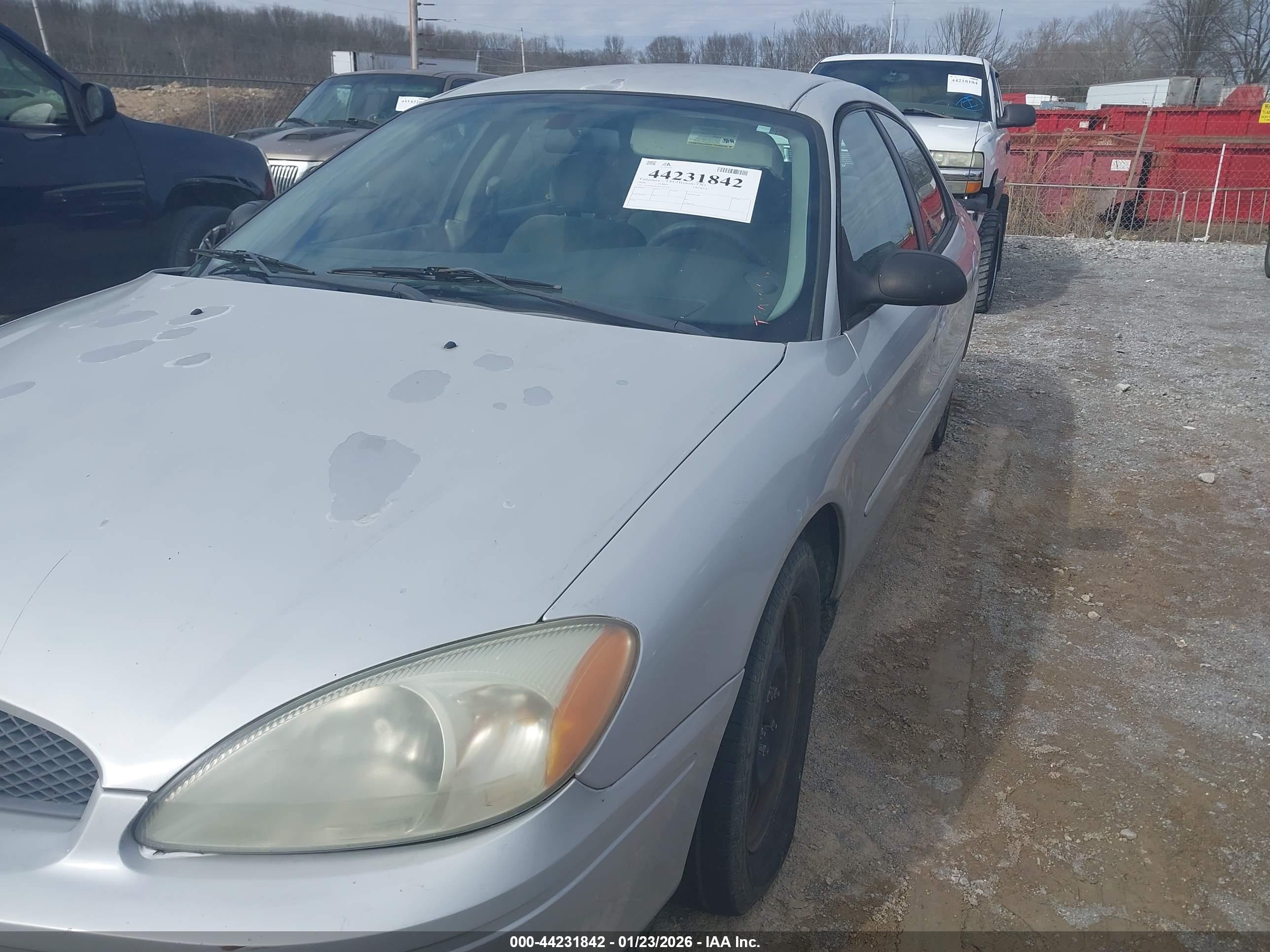 FORD TAURUS image 2