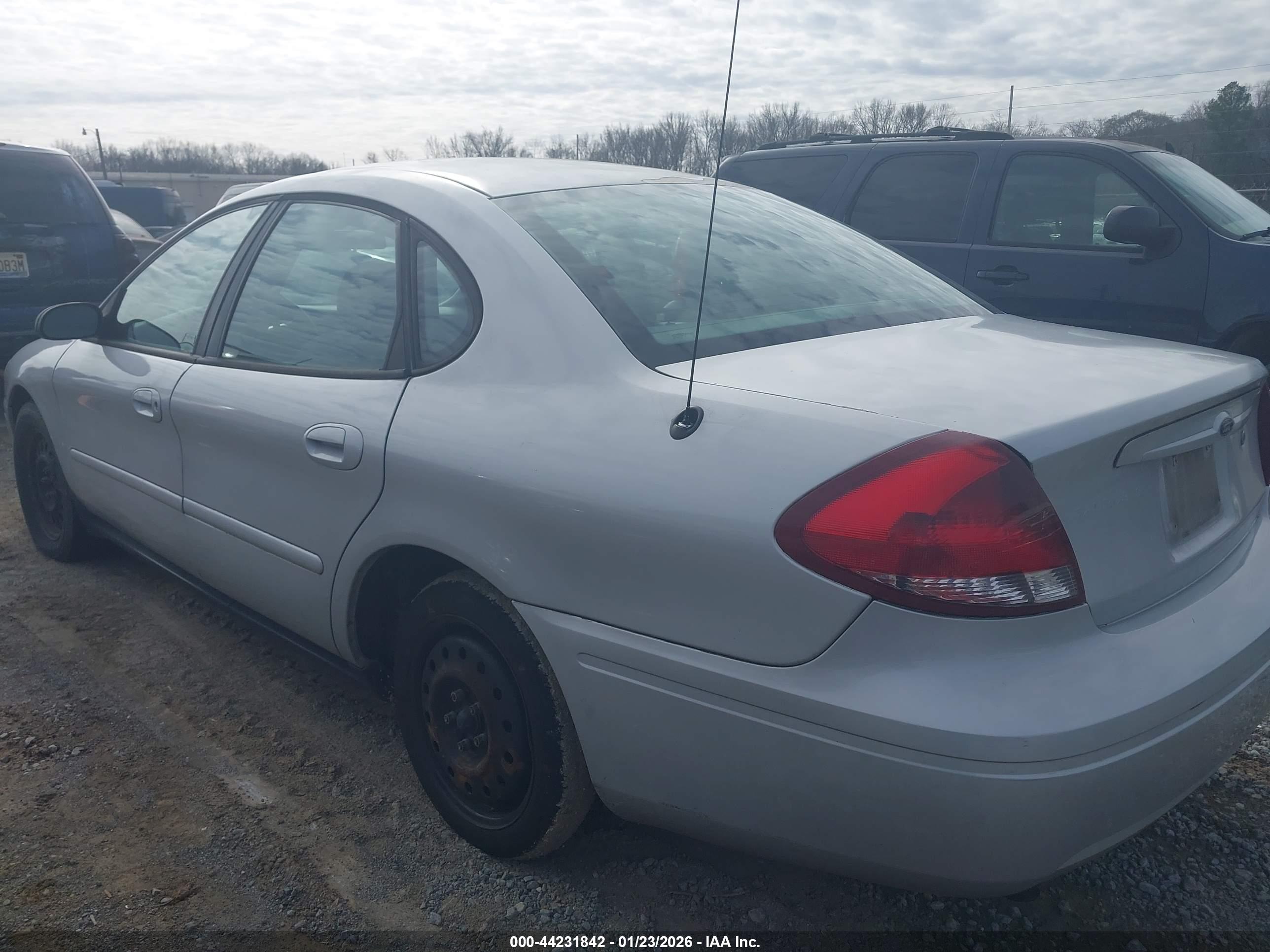 FORD TAURUS image 3