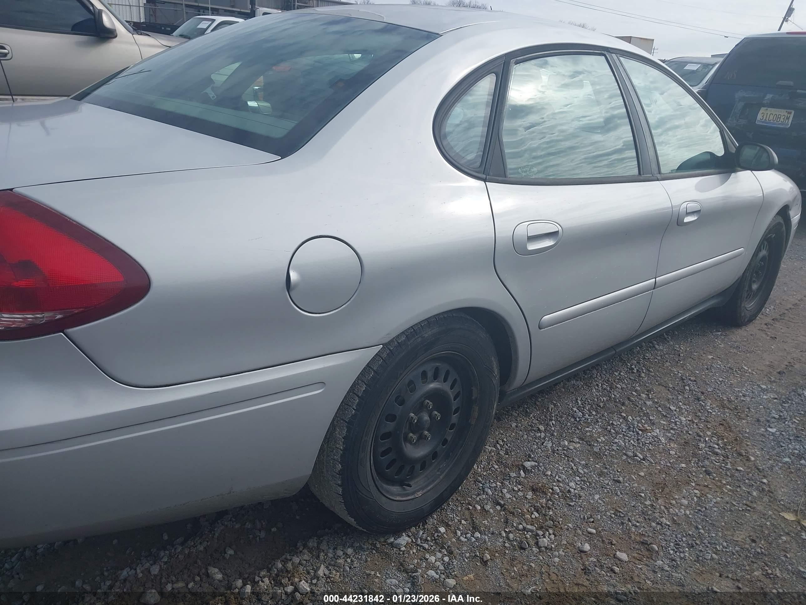 FORD TAURUS image 4