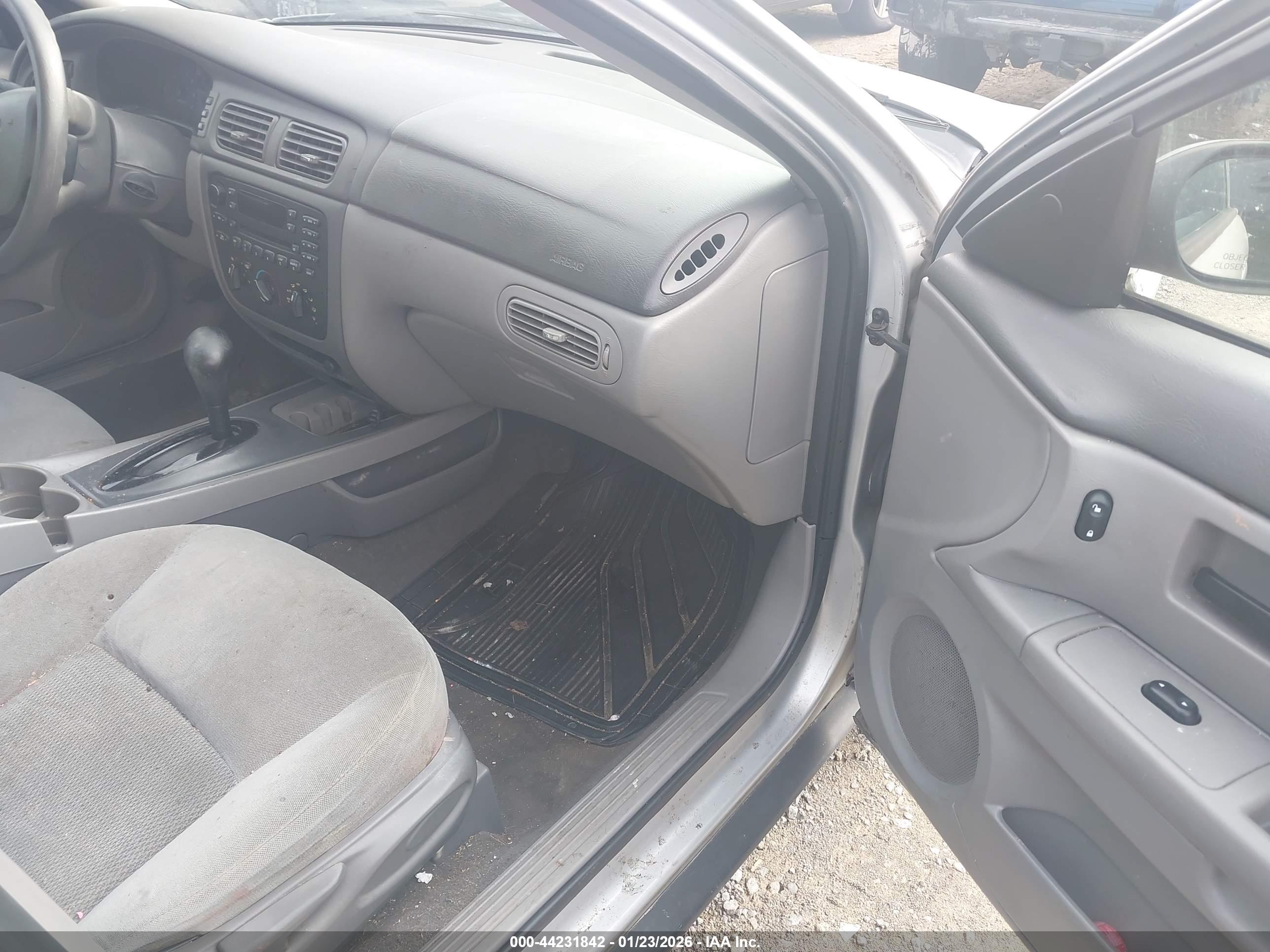 FORD TAURUS image 5