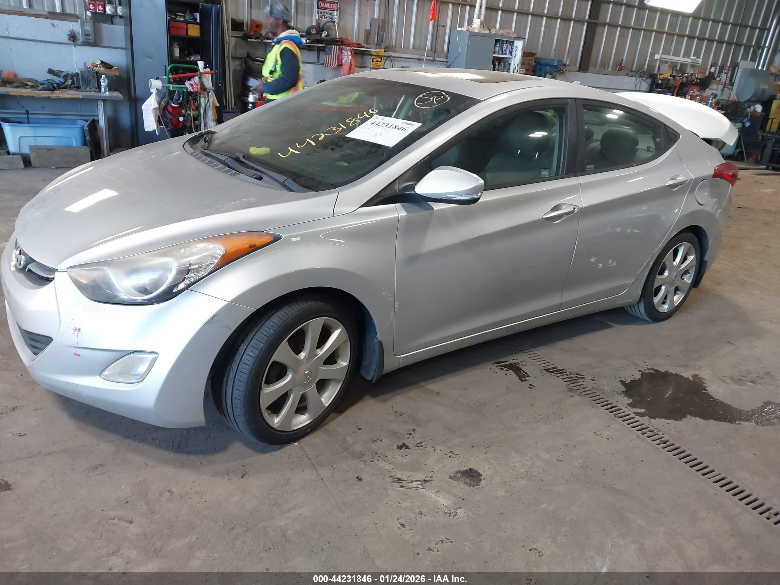 HYUNDAI ELANTRA image 2
