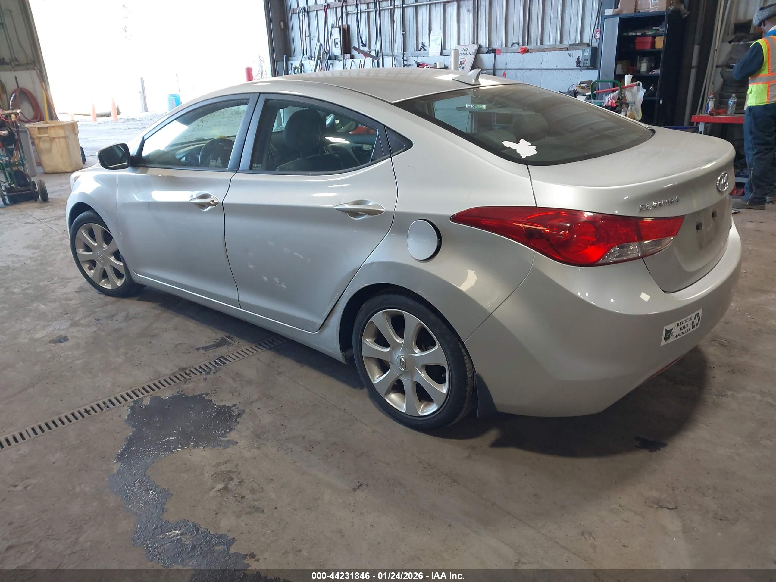 HYUNDAI ELANTRA image 3