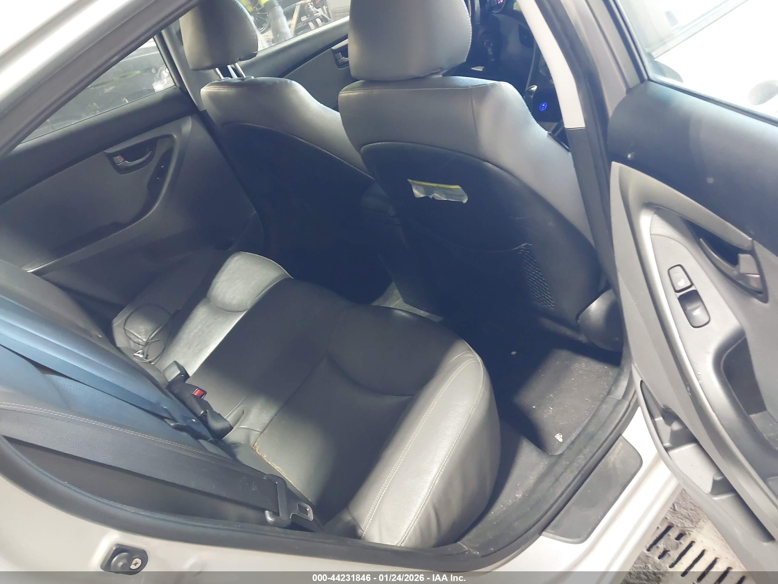 HYUNDAI ELANTRA image 8