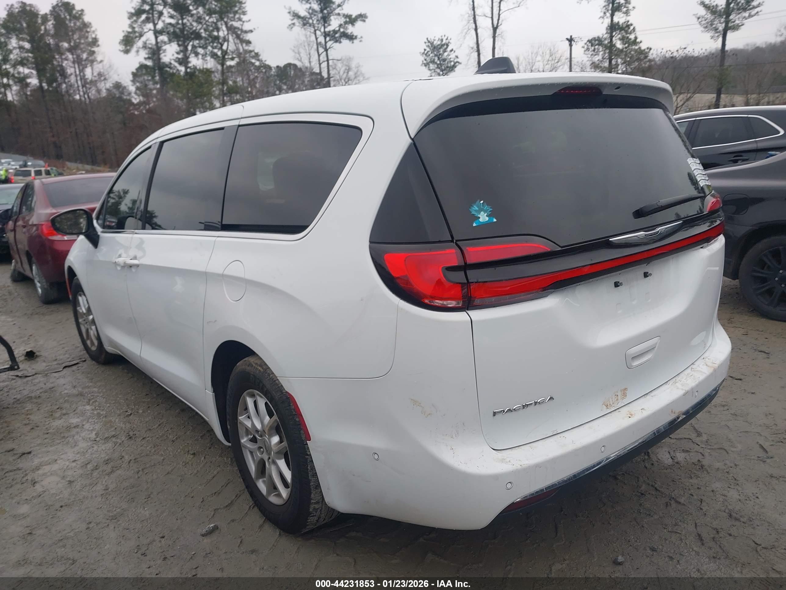CHRYSLER PACIFICA image 3