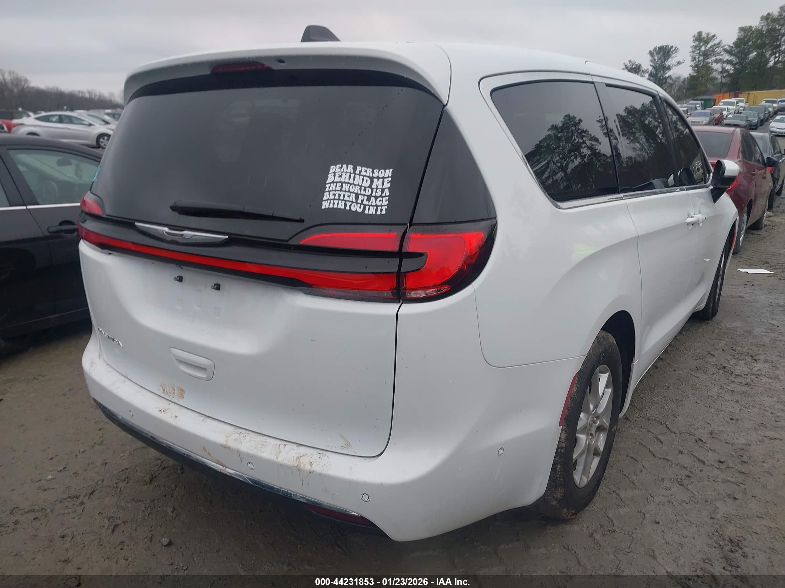 CHRYSLER PACIFICA image 4