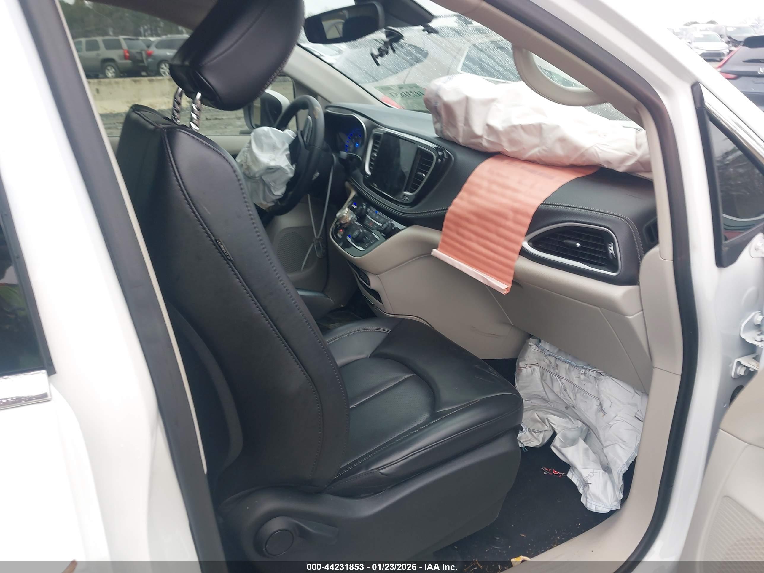 CHRYSLER PACIFICA image 5