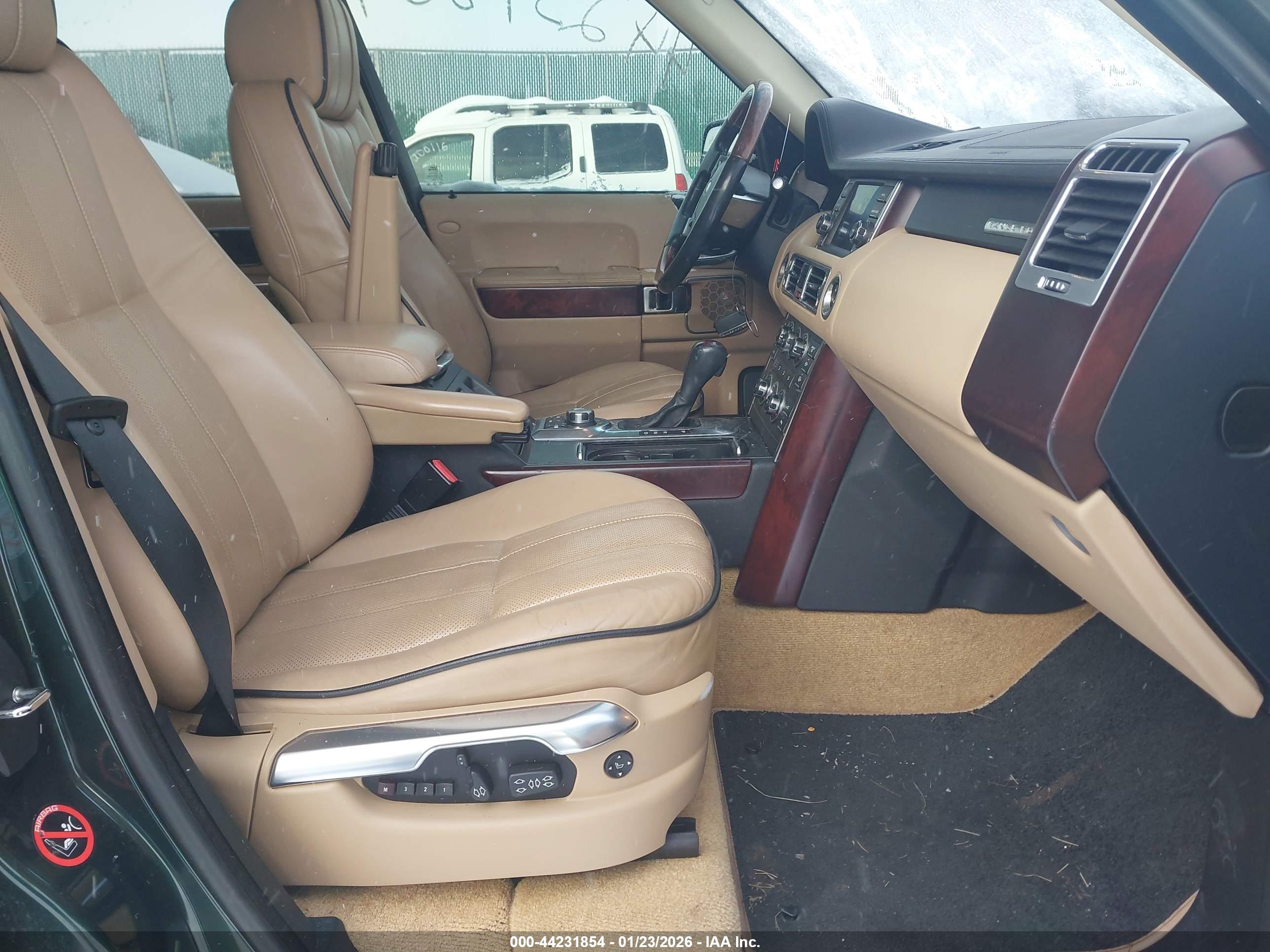 LAND ROVER image 5