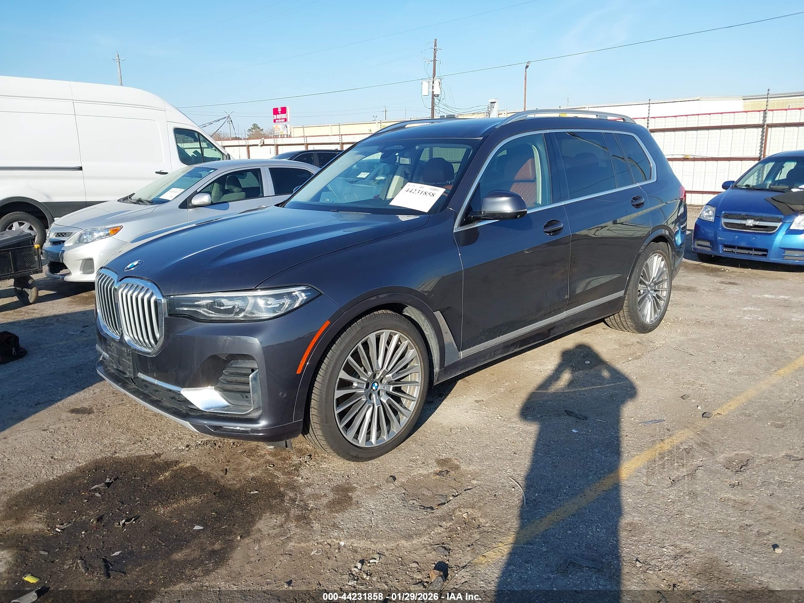 BMW X7 image 2