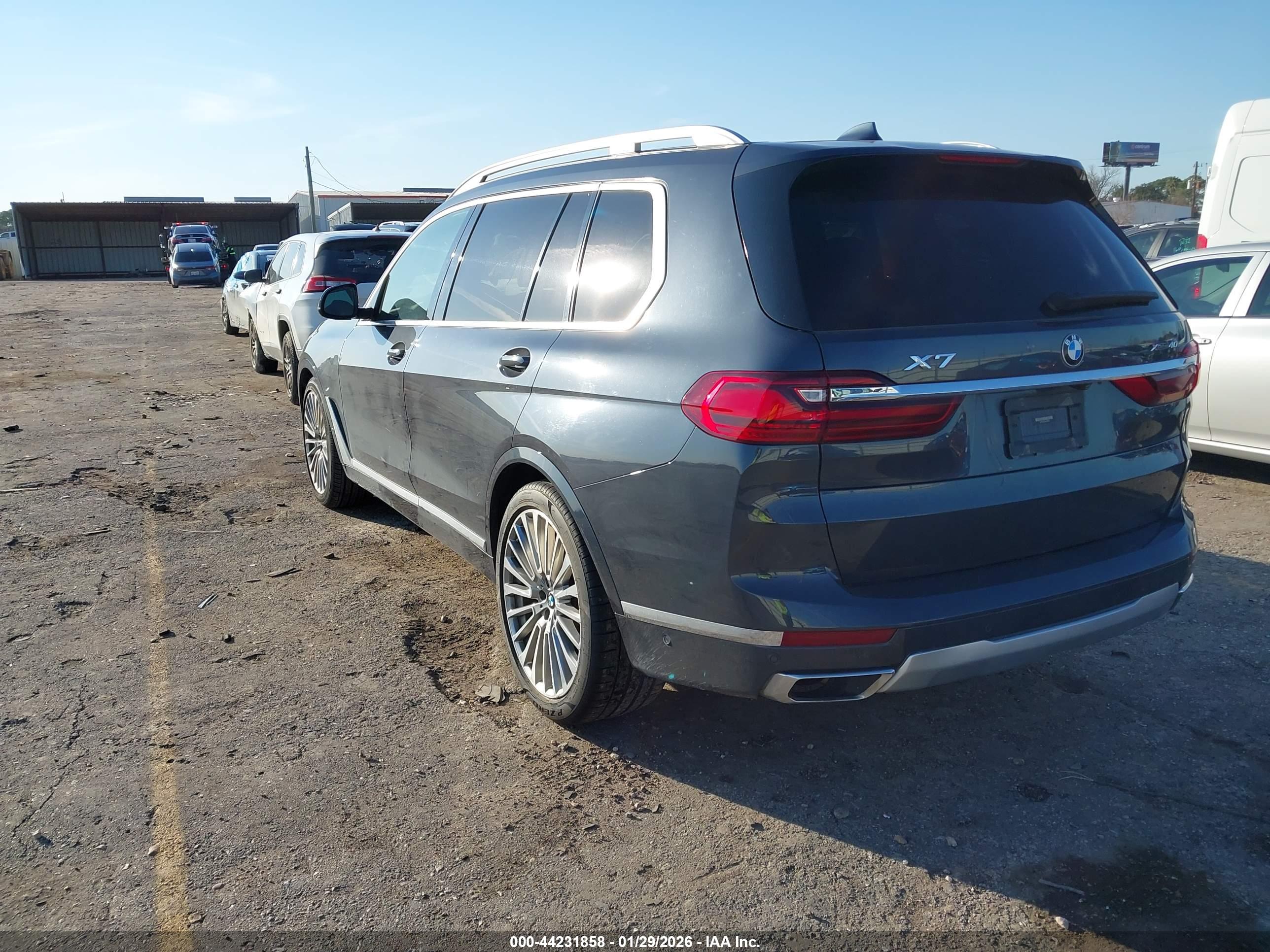 BMW X7 image 3