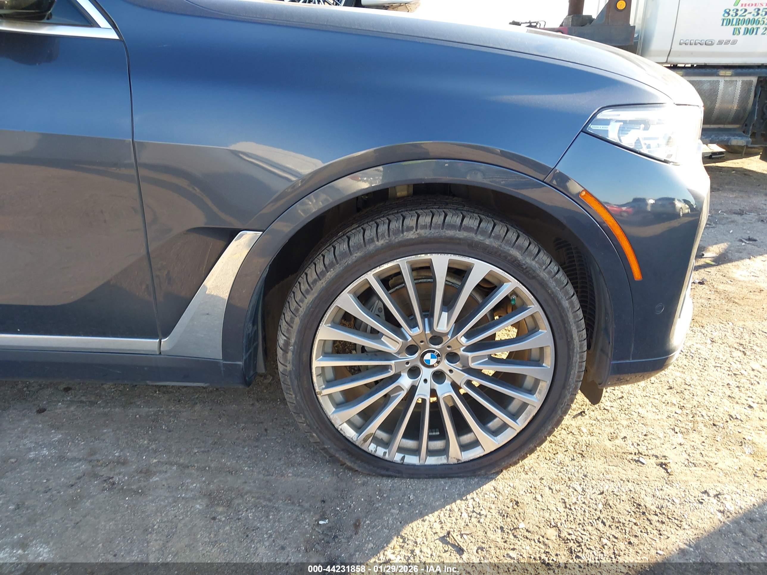 BMW X7 image 6