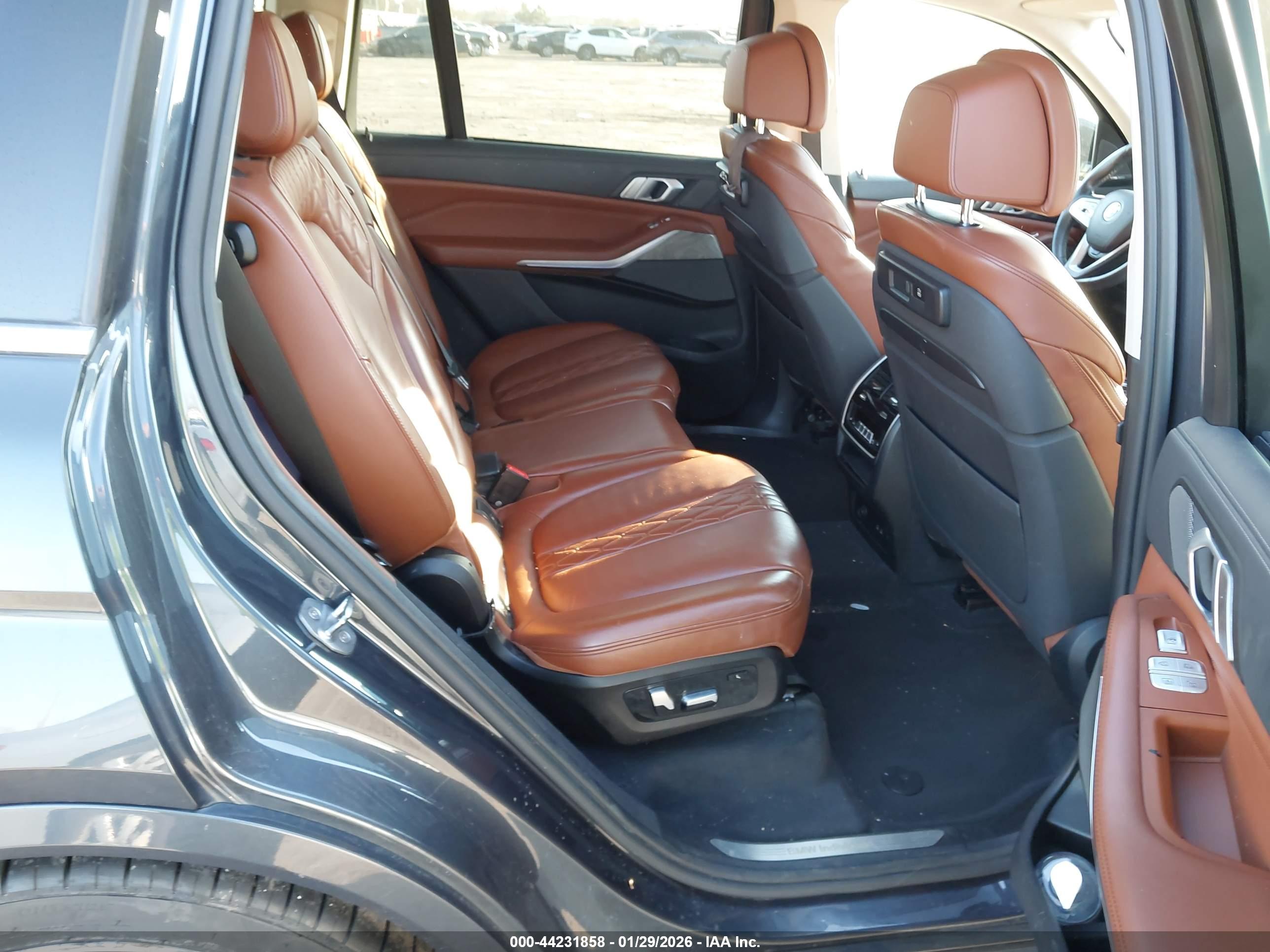 BMW X7 image 8