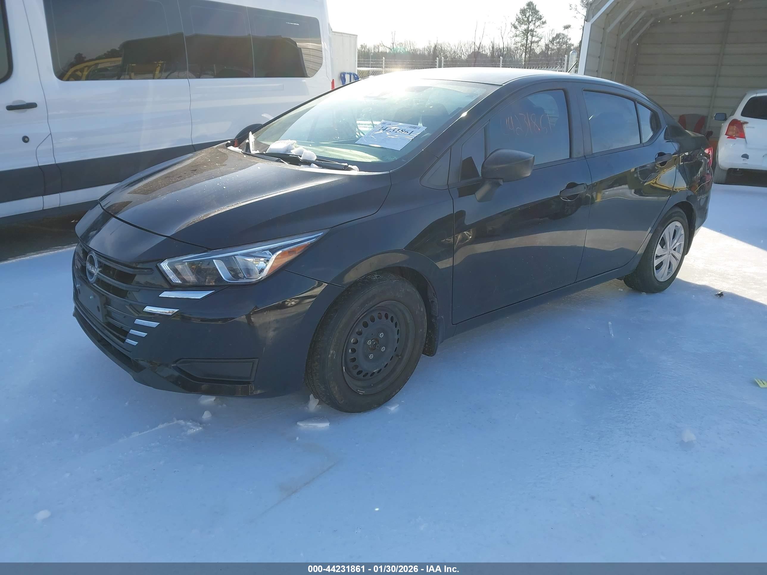NISSAN VERSA image 2