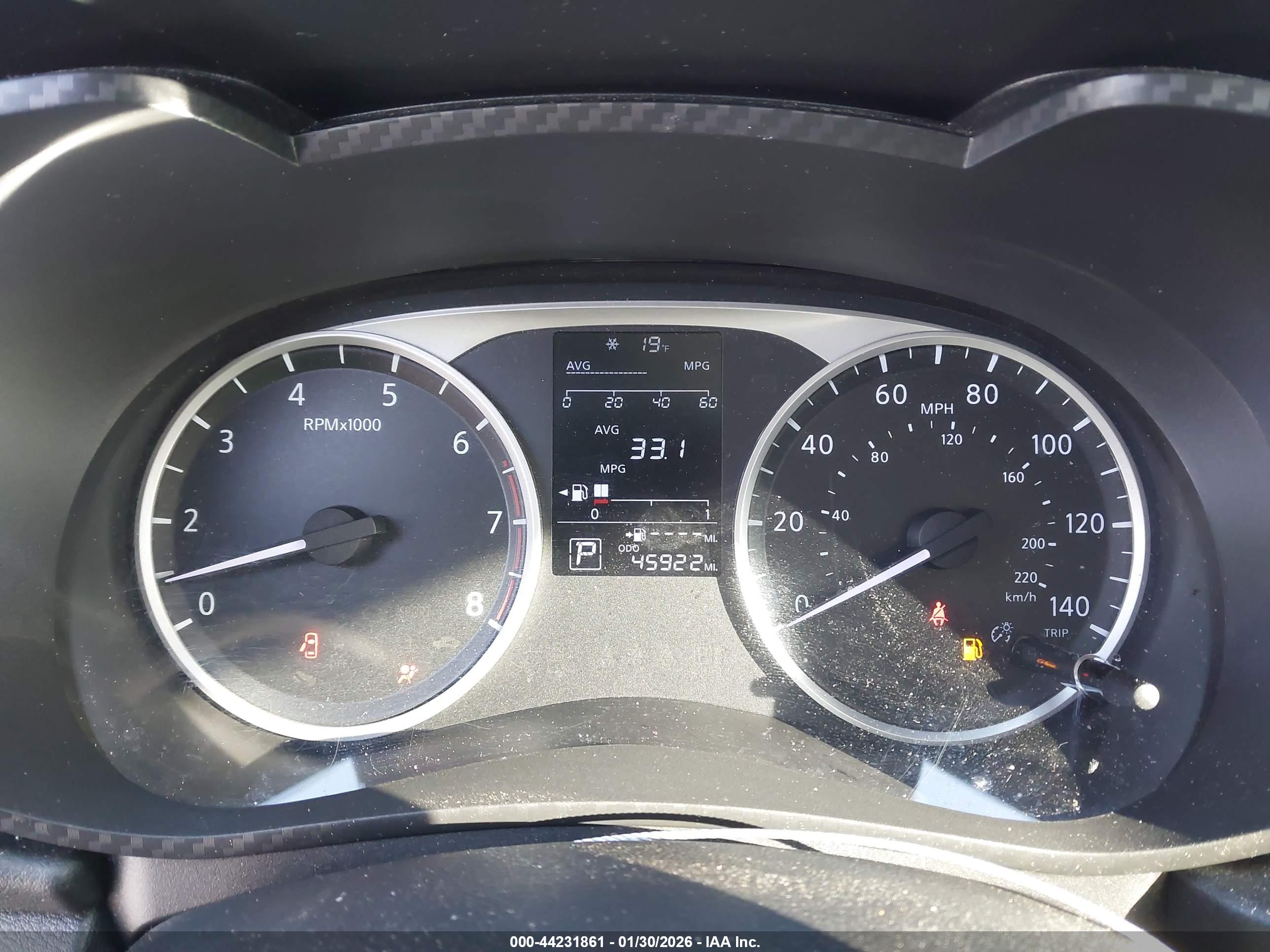 NISSAN VERSA image 7
