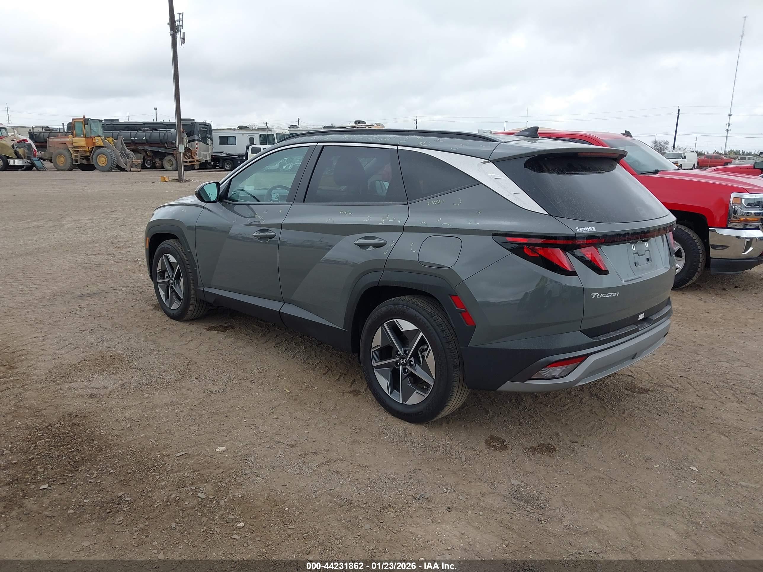 HYUNDAI TUCSON image 3