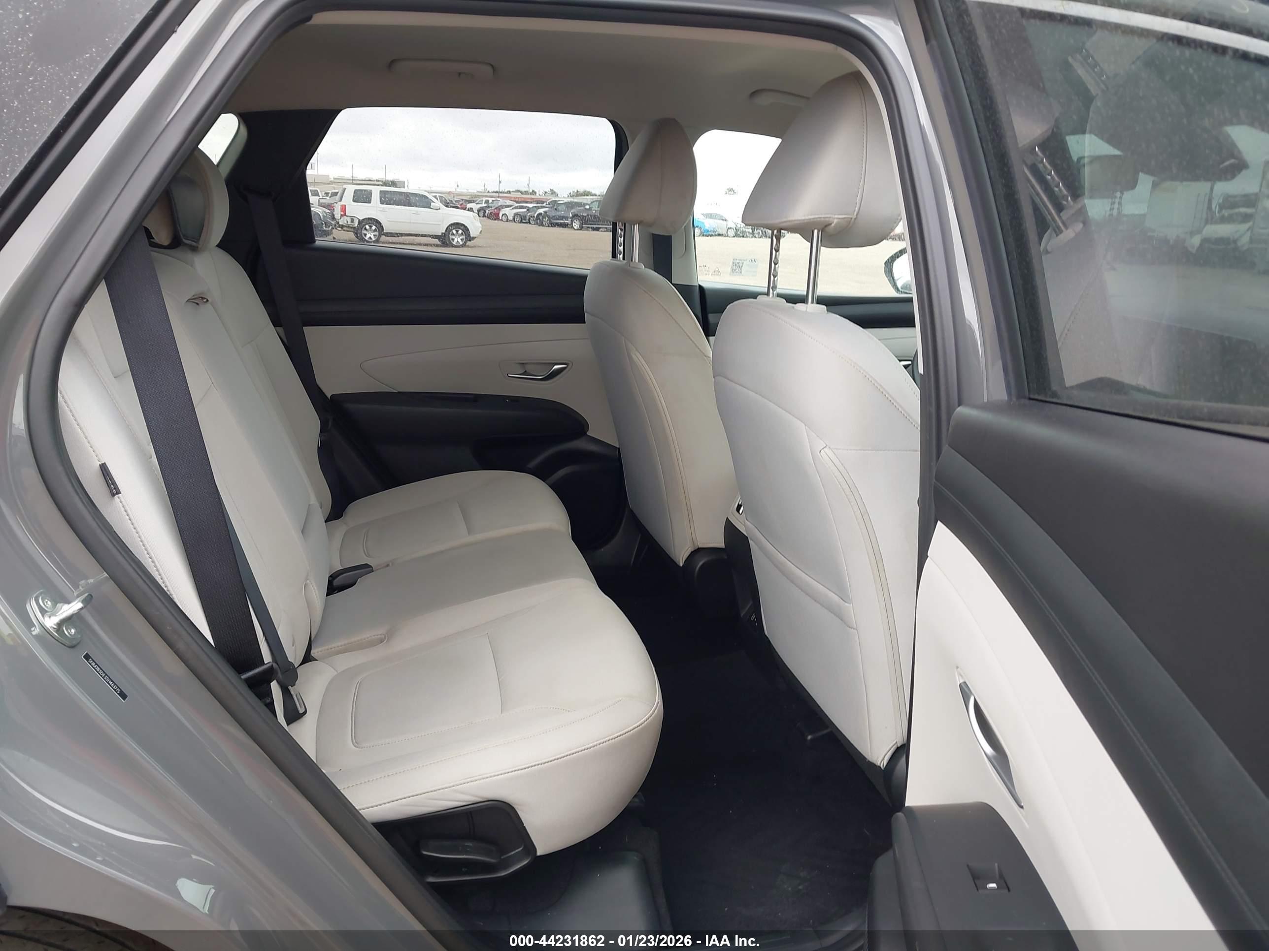 HYUNDAI TUCSON image 8