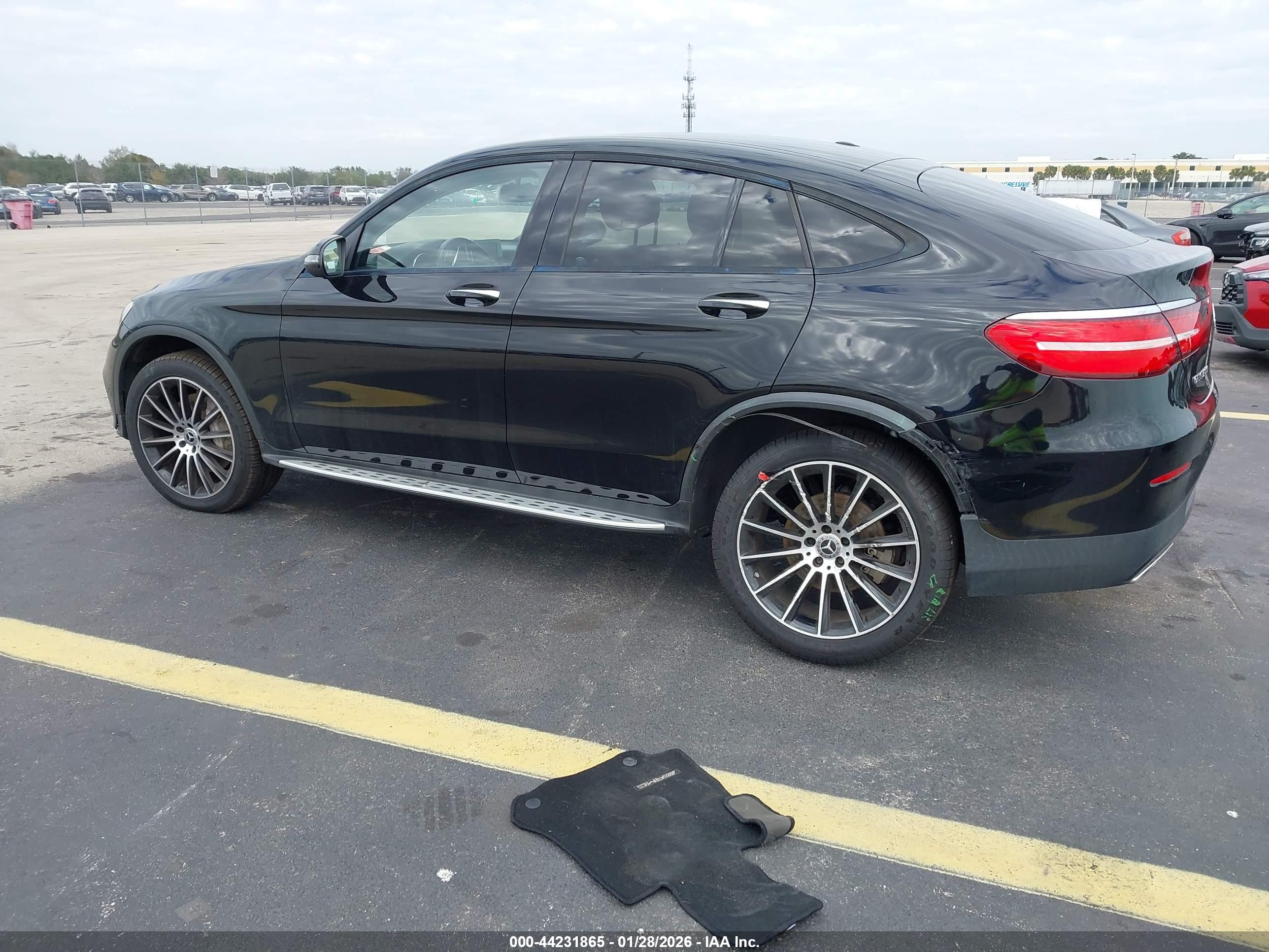 MERCEDES-BENZ GLC image 3