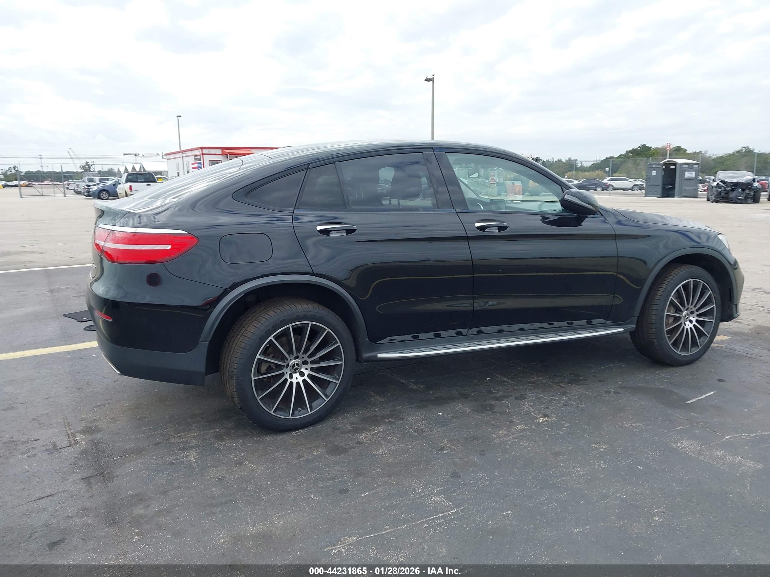 MERCEDES-BENZ GLC image 4