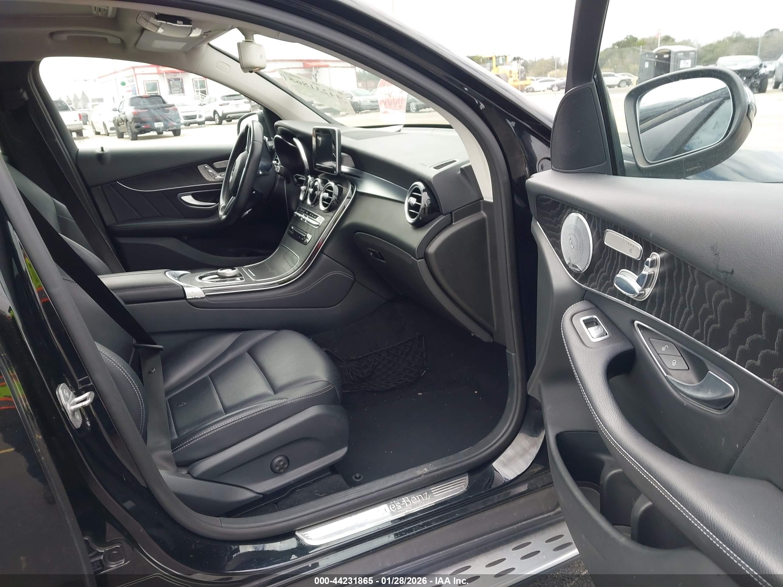 MERCEDES-BENZ GLC image 5