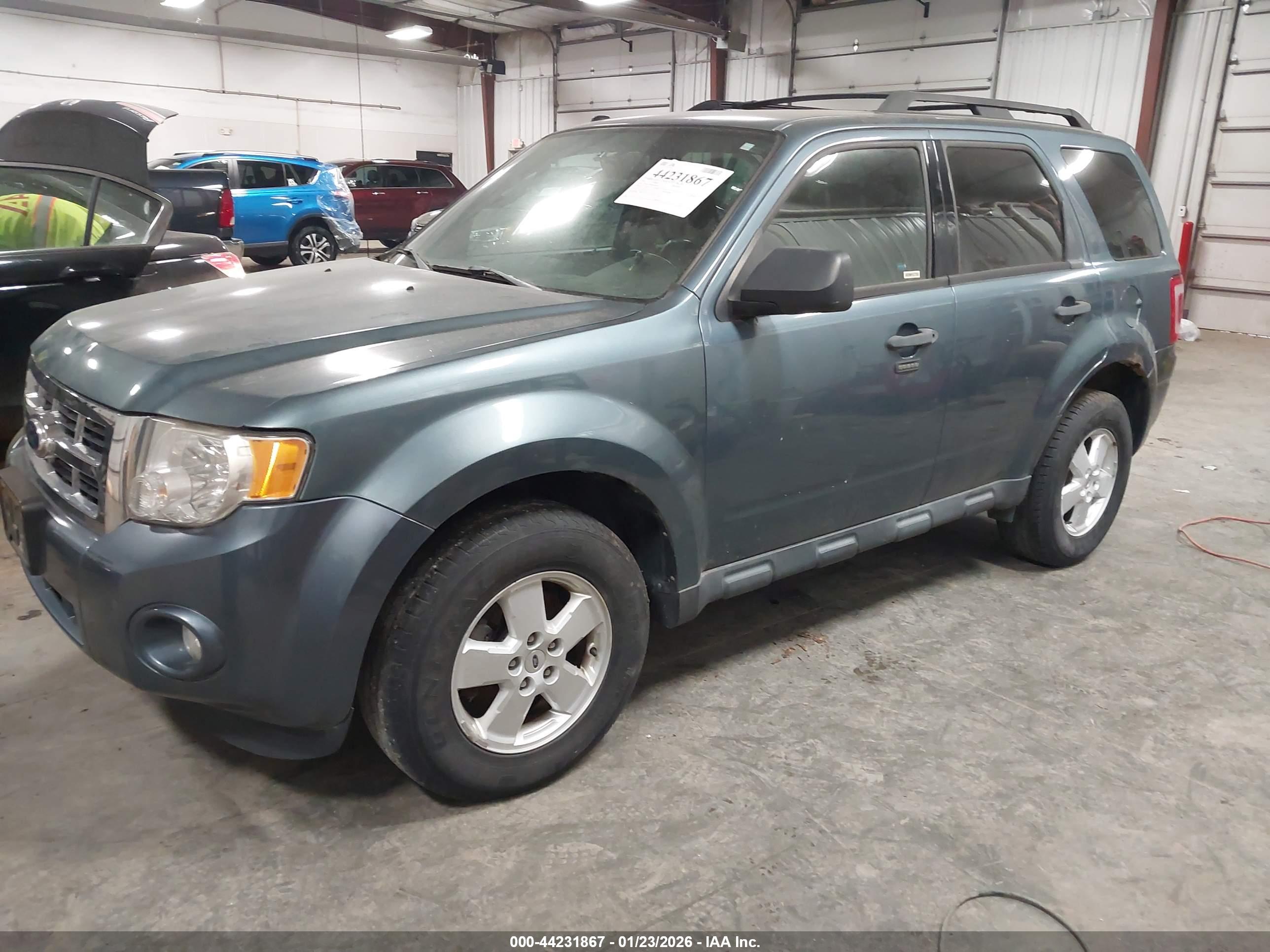 FORD ESCAPE image 2