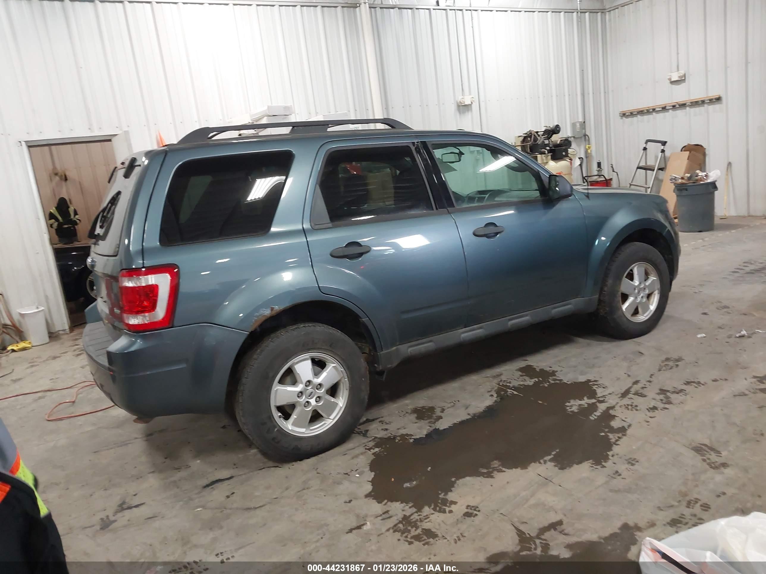 FORD ESCAPE image 4