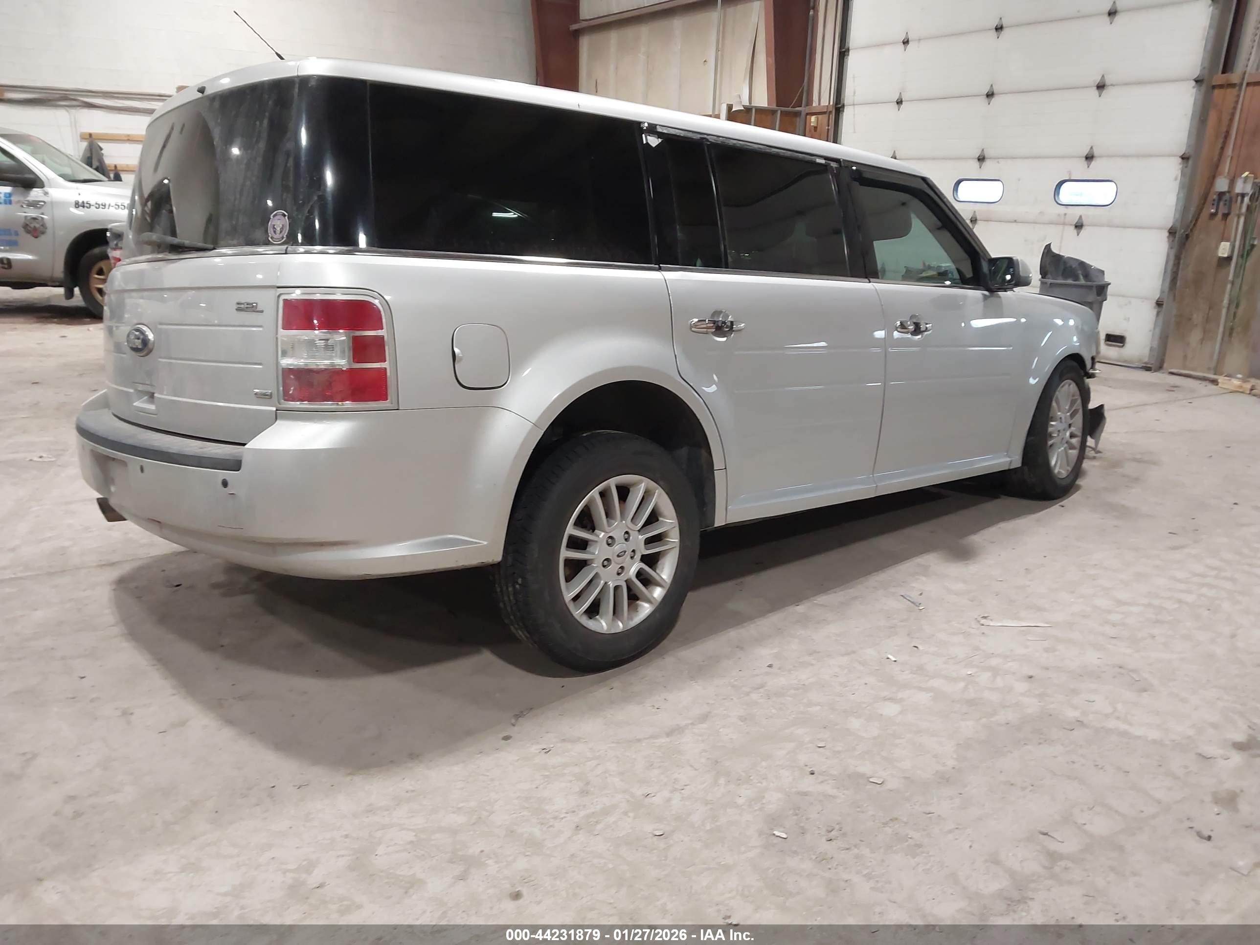 FORD FLEX image 4
