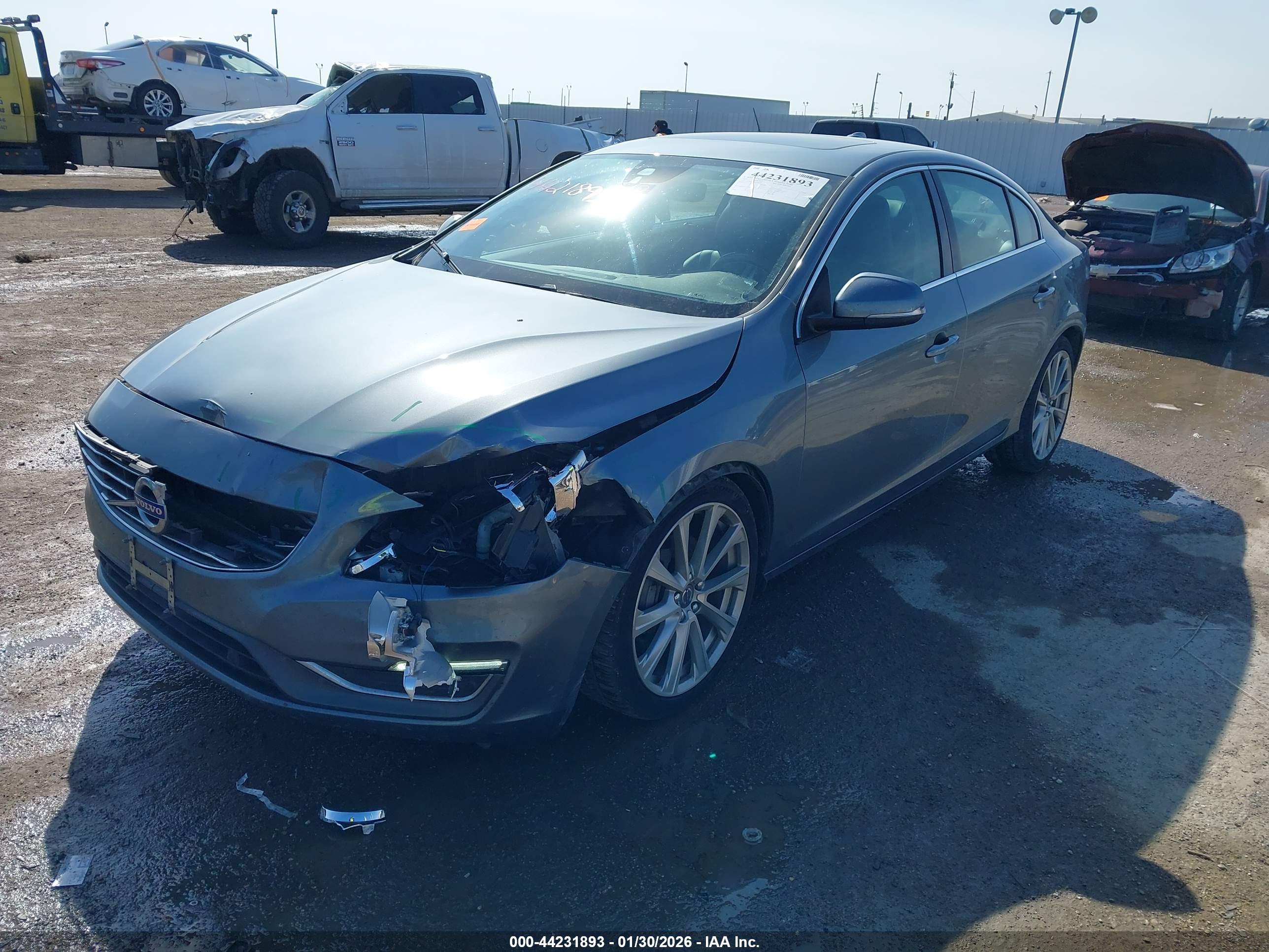 VOLVO S60 image 2